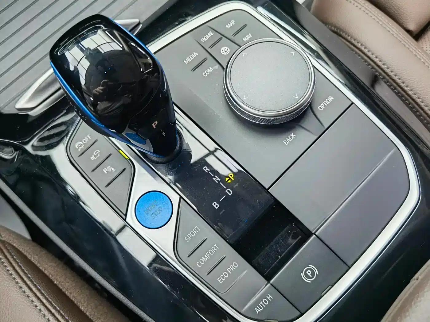 BMW iX3 2022 Leading Edition — миниатюра 15
