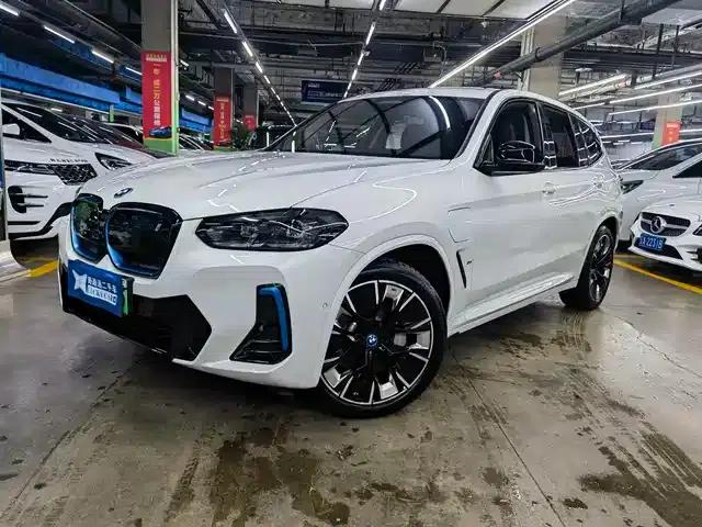 BMW iX3 2022 Leading Edition
