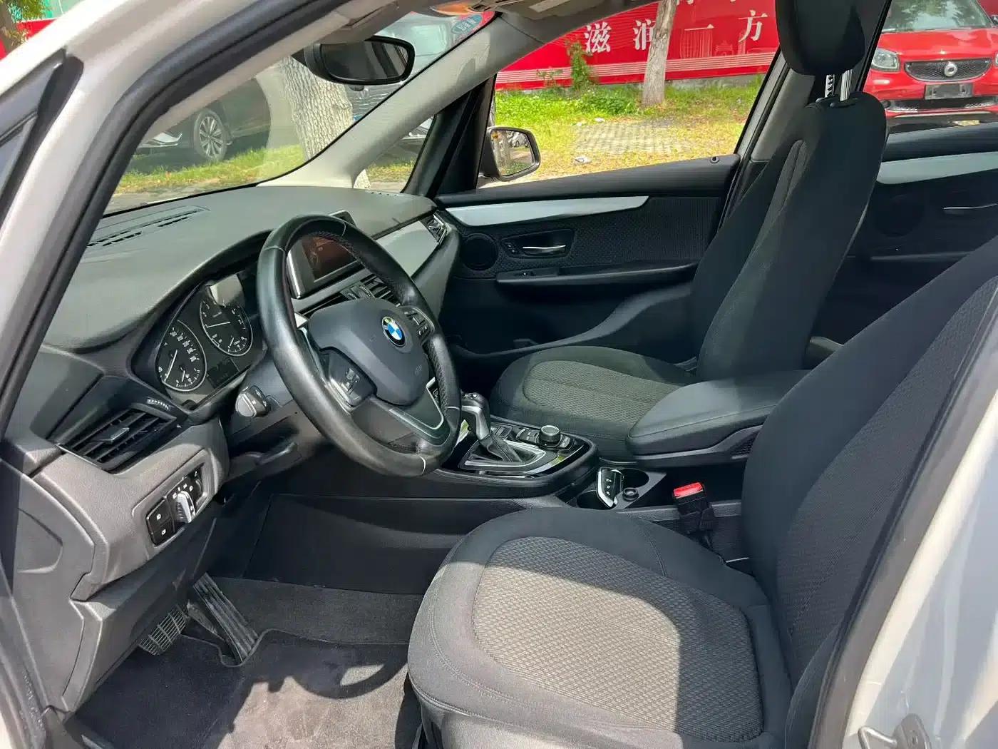 2016 BMW 2 Series Gran Tourer 218i Leading Edition — миниатюра 3