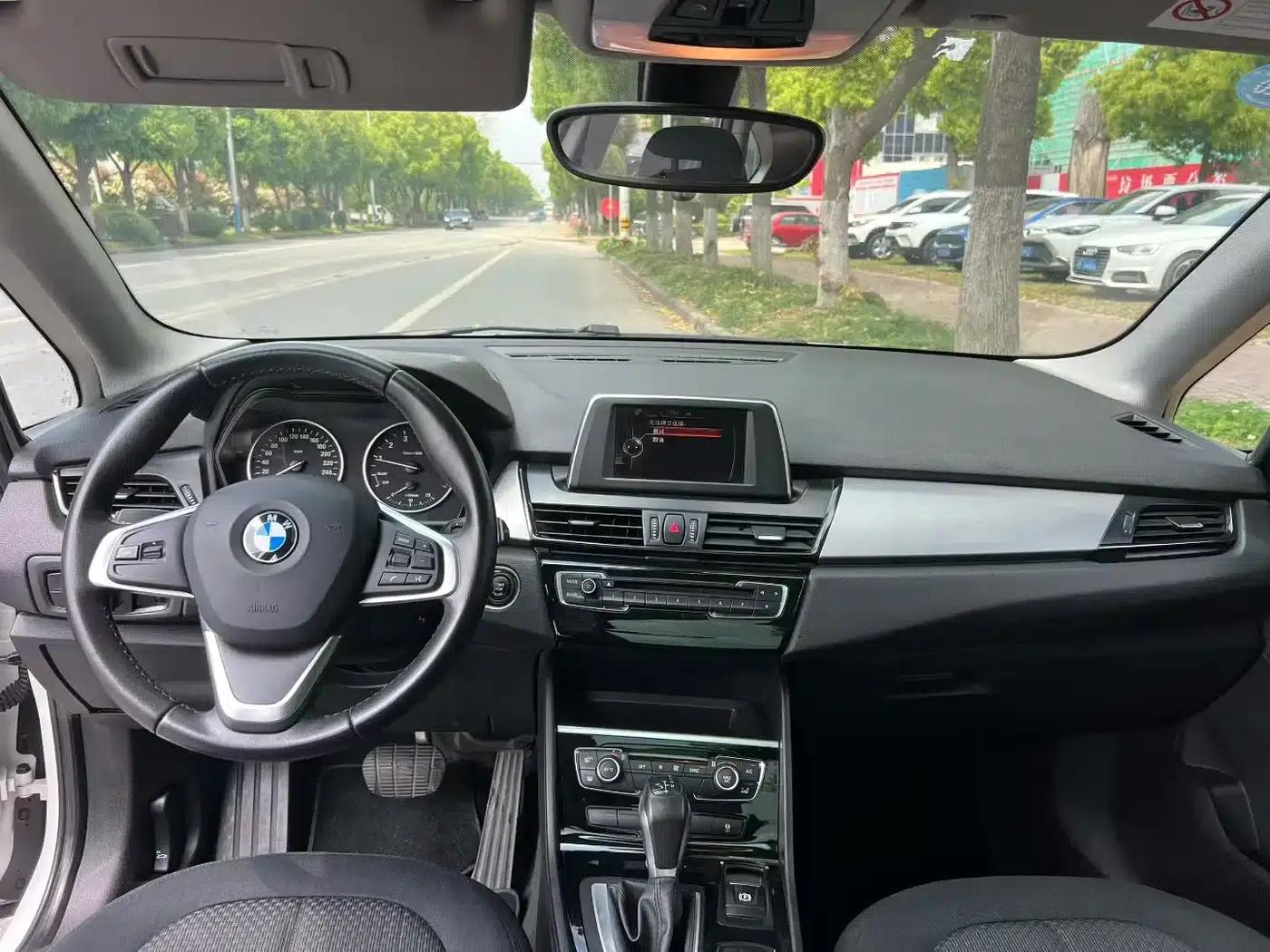 2016 BMW 2 Series Gran Tourer 218i Leading Edition — миниатюра 5