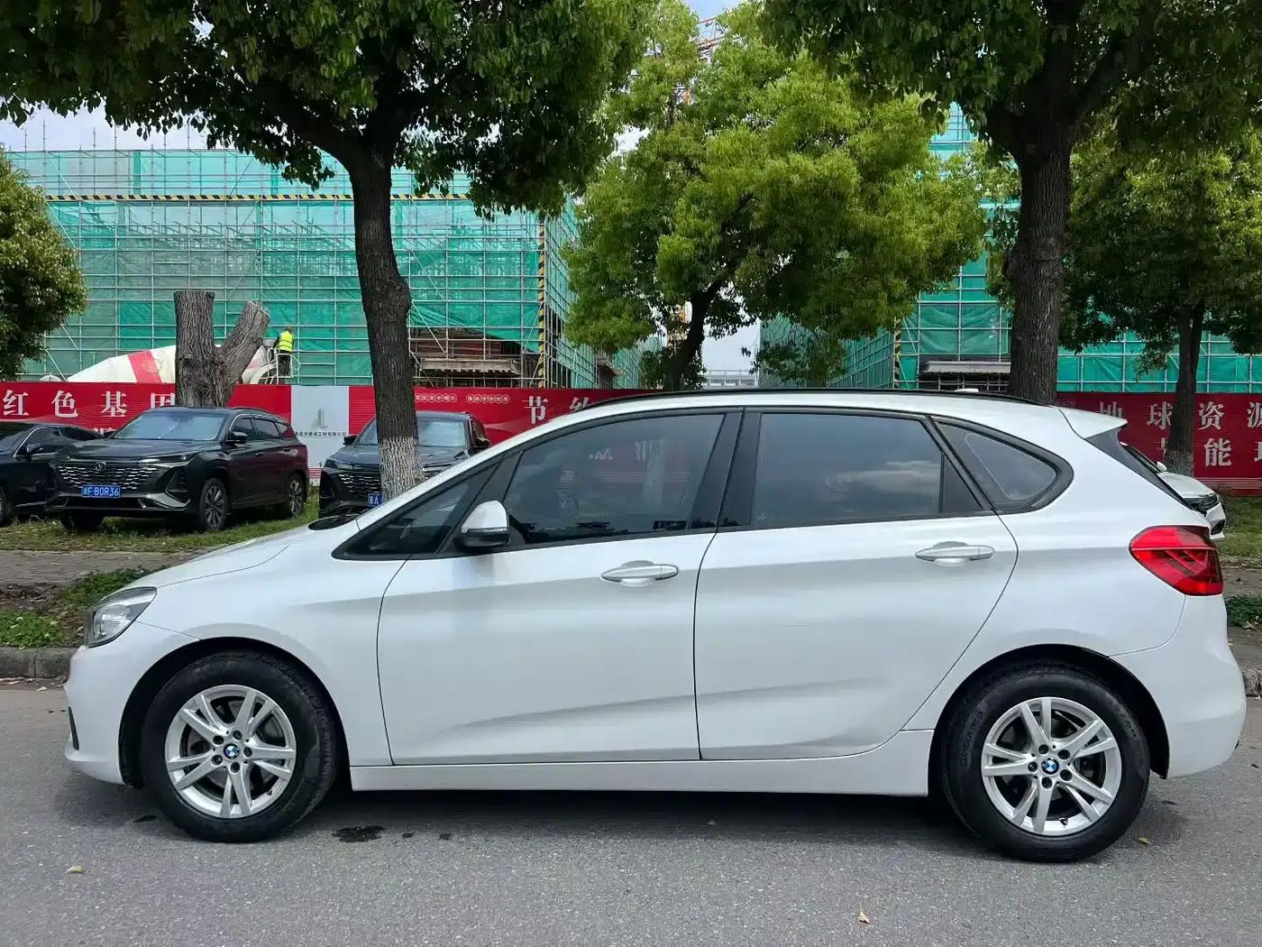 2016 BMW 2 Series Gran Tourer 218i Leading Edition — миниатюра 7