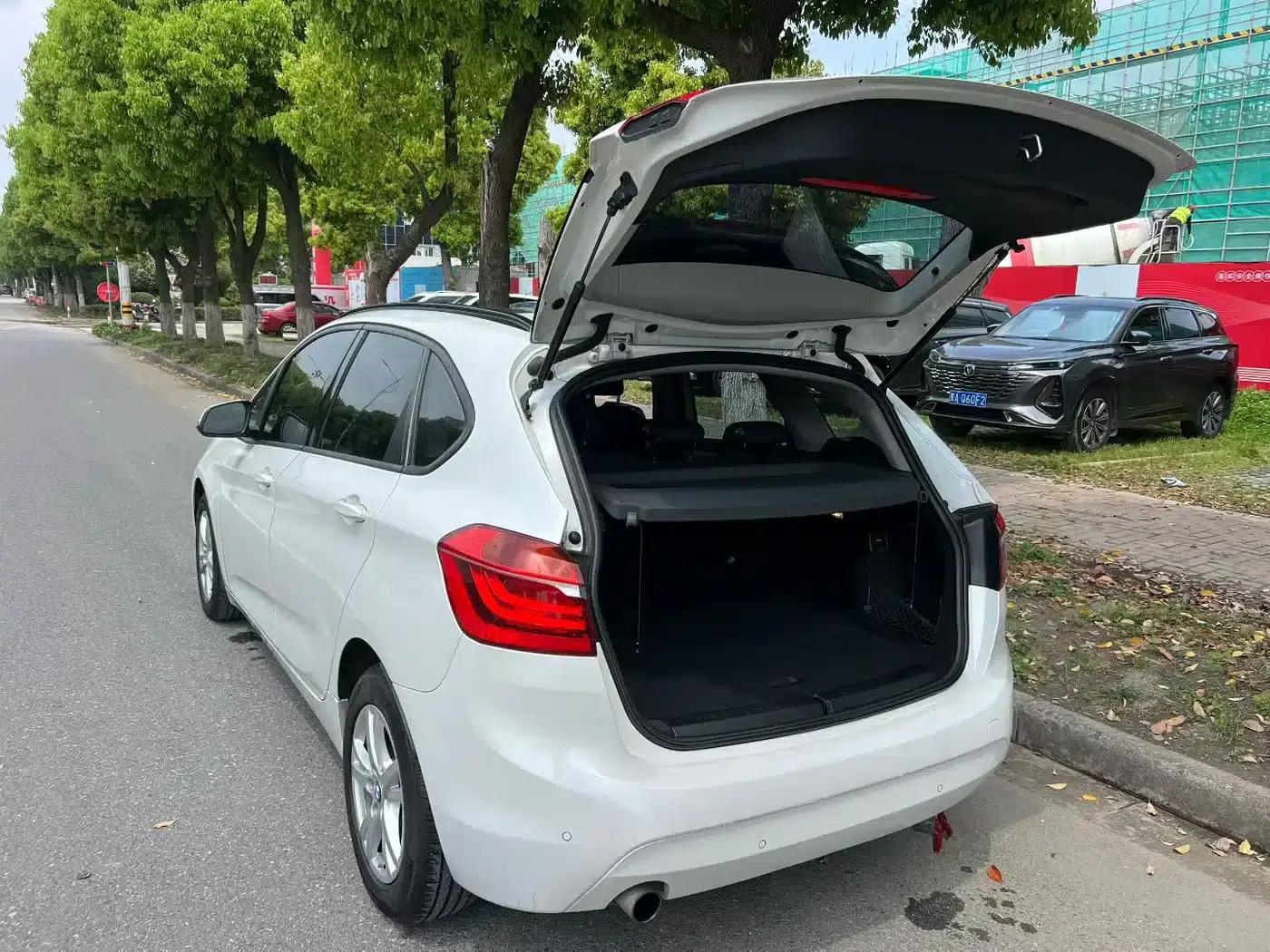 2016 BMW 2 Series Gran Tourer 218i Leading Edition — миниатюра 9