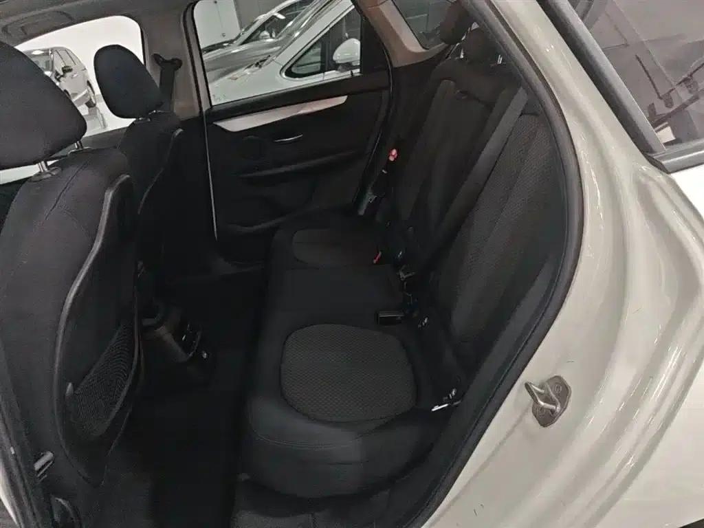 2016 BMW 2 Series Gran Tourer 218i Leading Edition — миниатюра 17