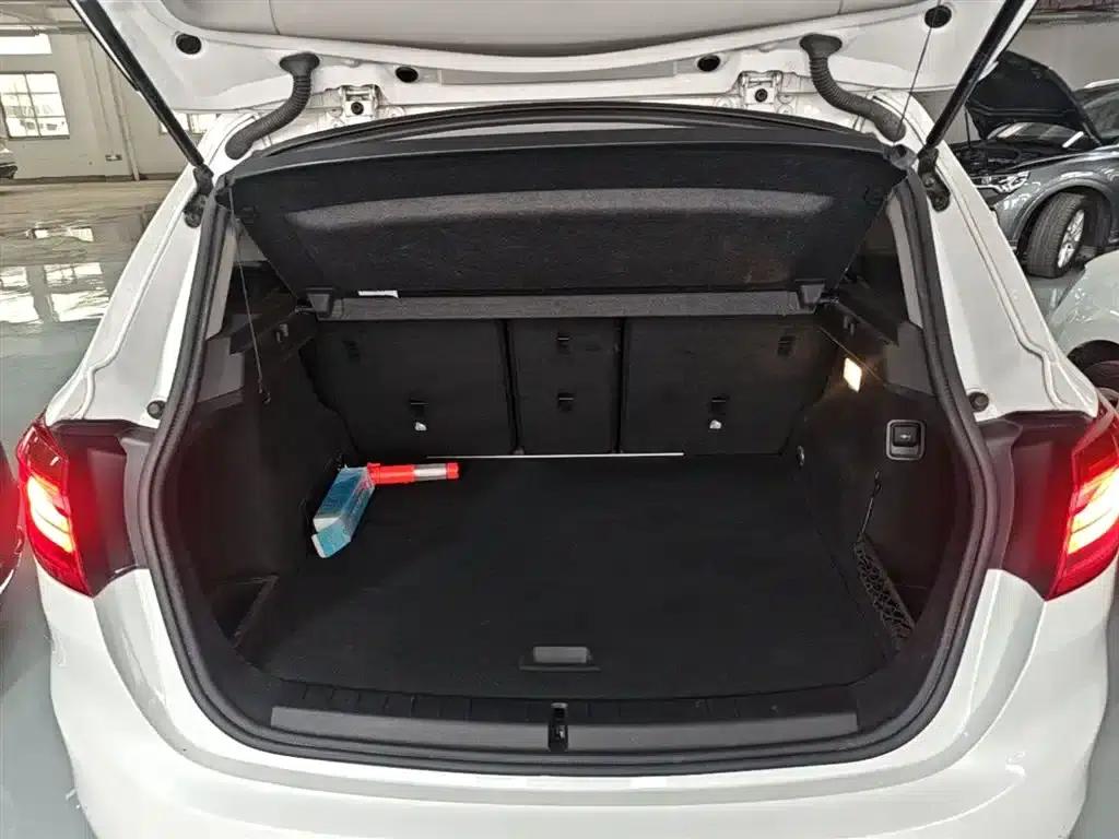 2016 BMW 2 Series Gran Tourer 218i Leading Edition — миниатюра 19