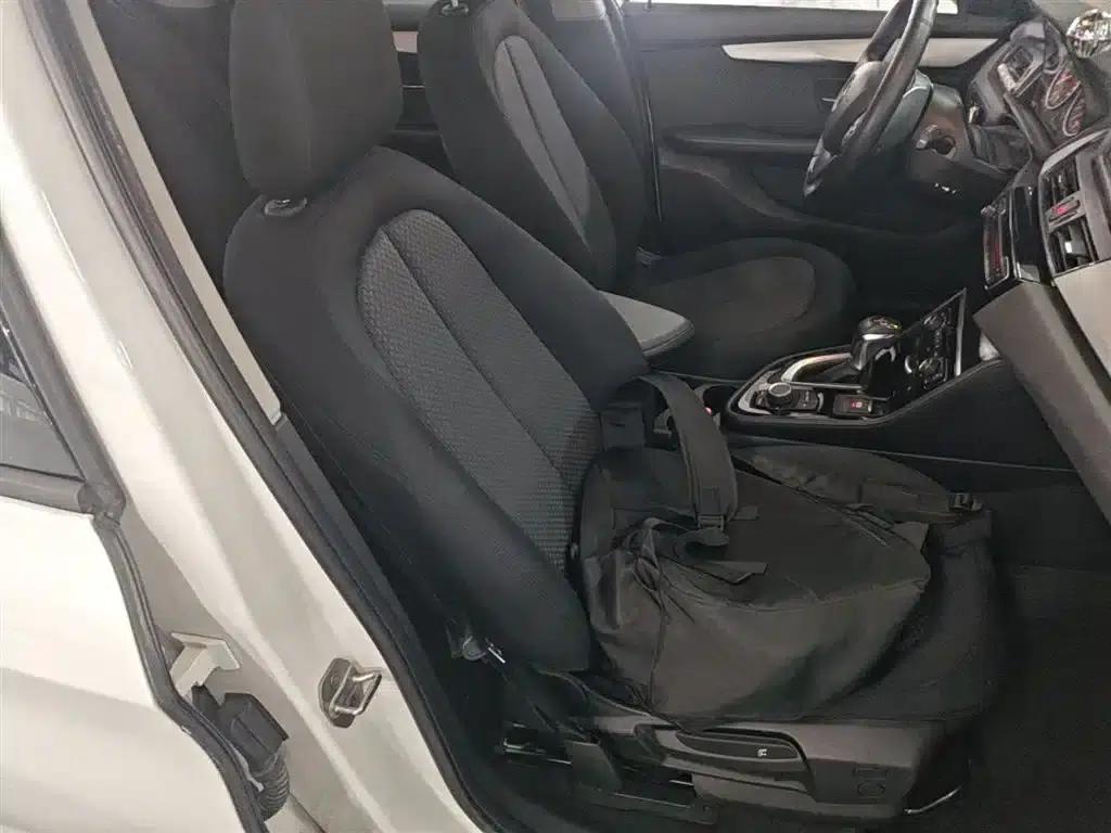 2016 BMW 2 Series Gran Tourer 218i Leading Edition — миниатюра 25