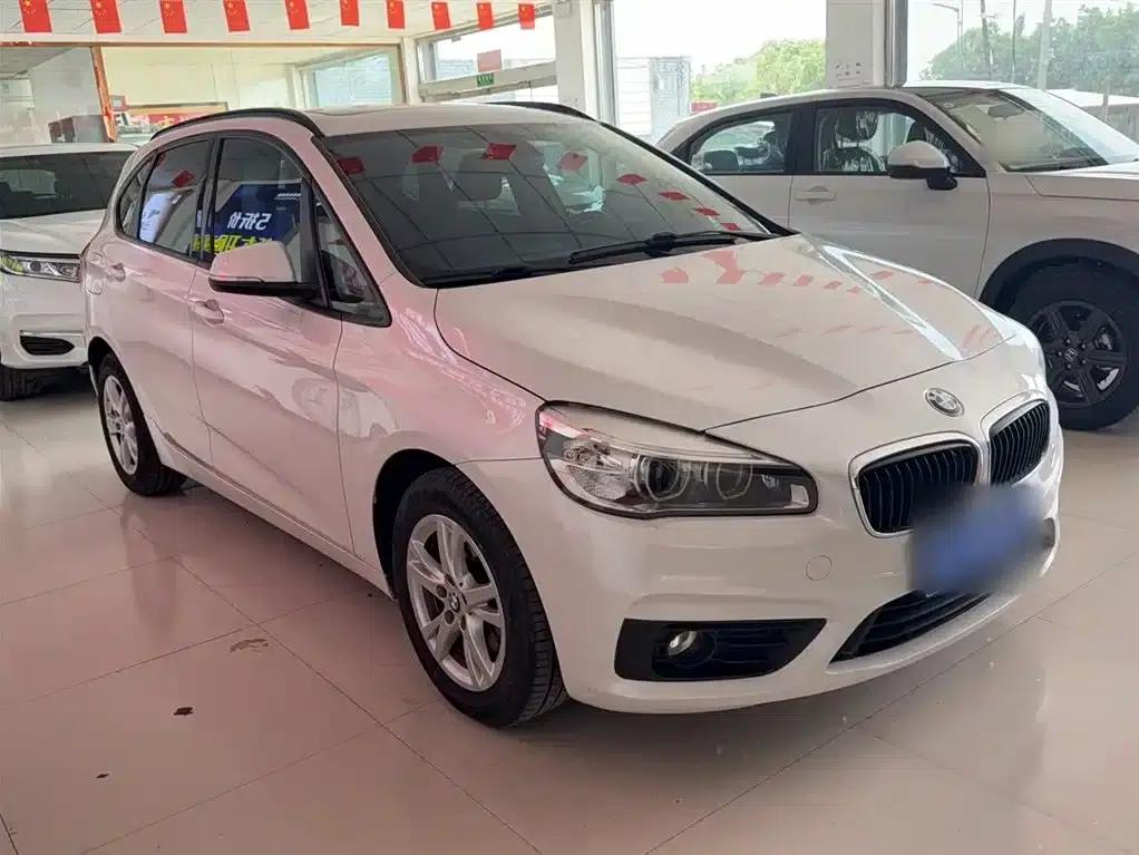 2016 BMW 2 Series Gran Tourer 218i Leading Edition — миниатюра 4