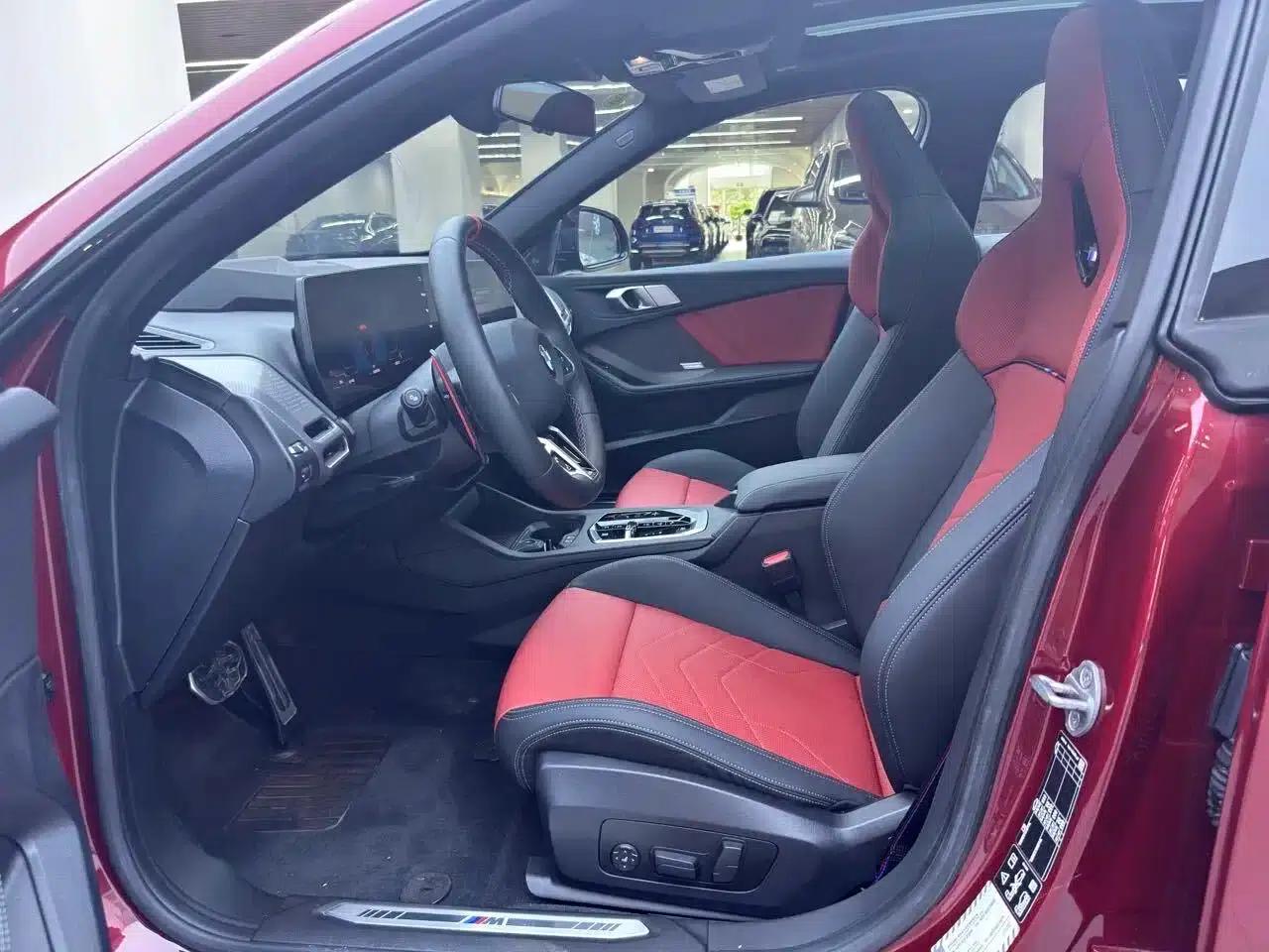 2025 BMW M235L — миниатюра 11