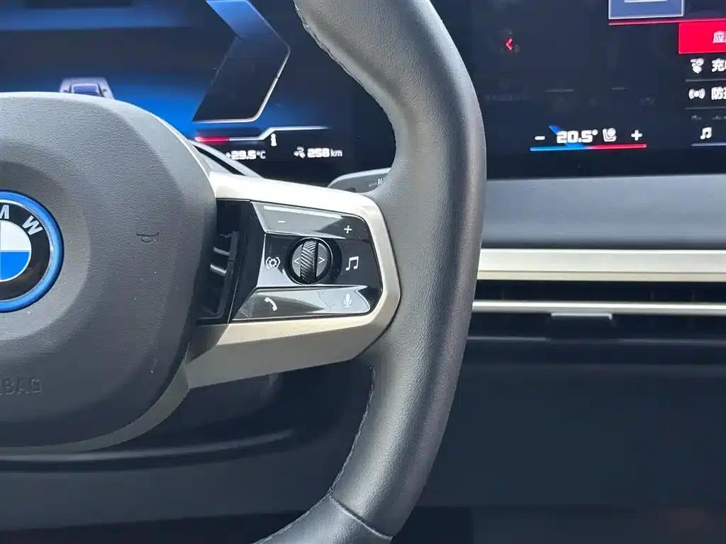 BMW iX M60 2023 Facelift M60 — миниатюра 16