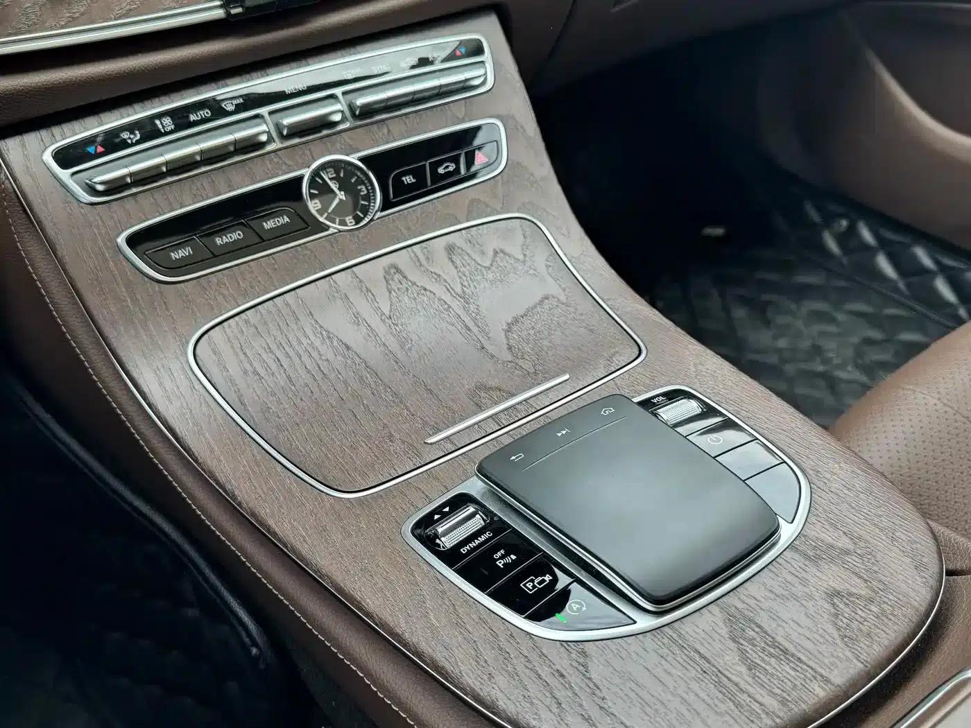 2019 Mercedes-Benz E-Class E 200 L — миниатюра 10