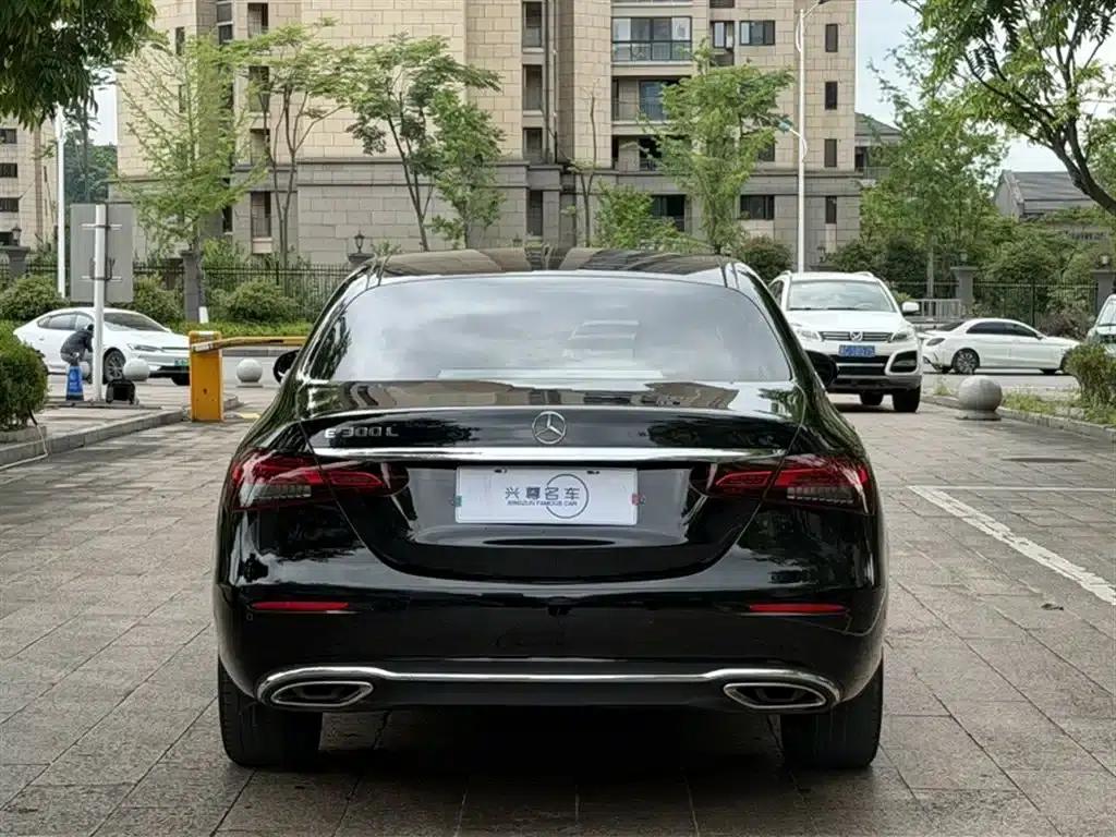 Mercedes-Benz E-Class 2023 Facelift E 300 L Fashion Model — миниатюра 6