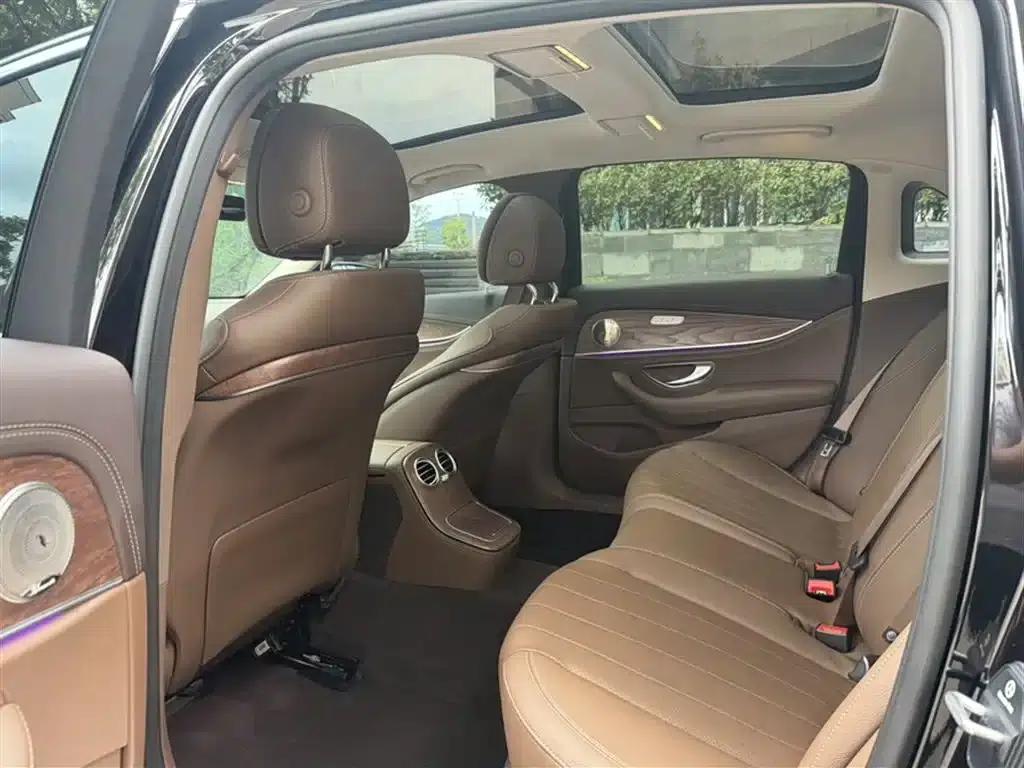 Mercedes-Benz E-Class 2023 Facelift E 300 L Fashion Model — миниатюра 10