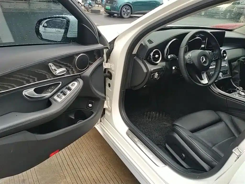 2015 Mercedes-Benz C-Class Facelift C 180 L Sport — миниатюра 16