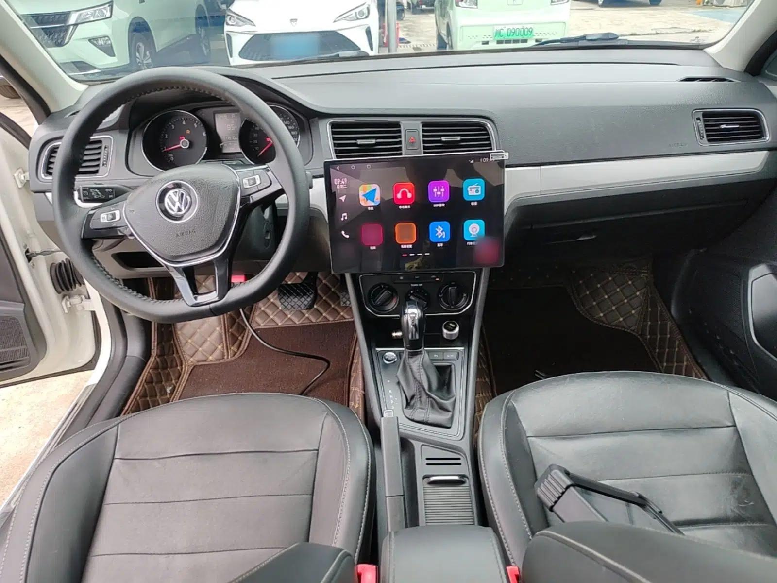 Volkswagen Lavida 2017 1.6L Automatic Comfort Edition — миниатюра 12