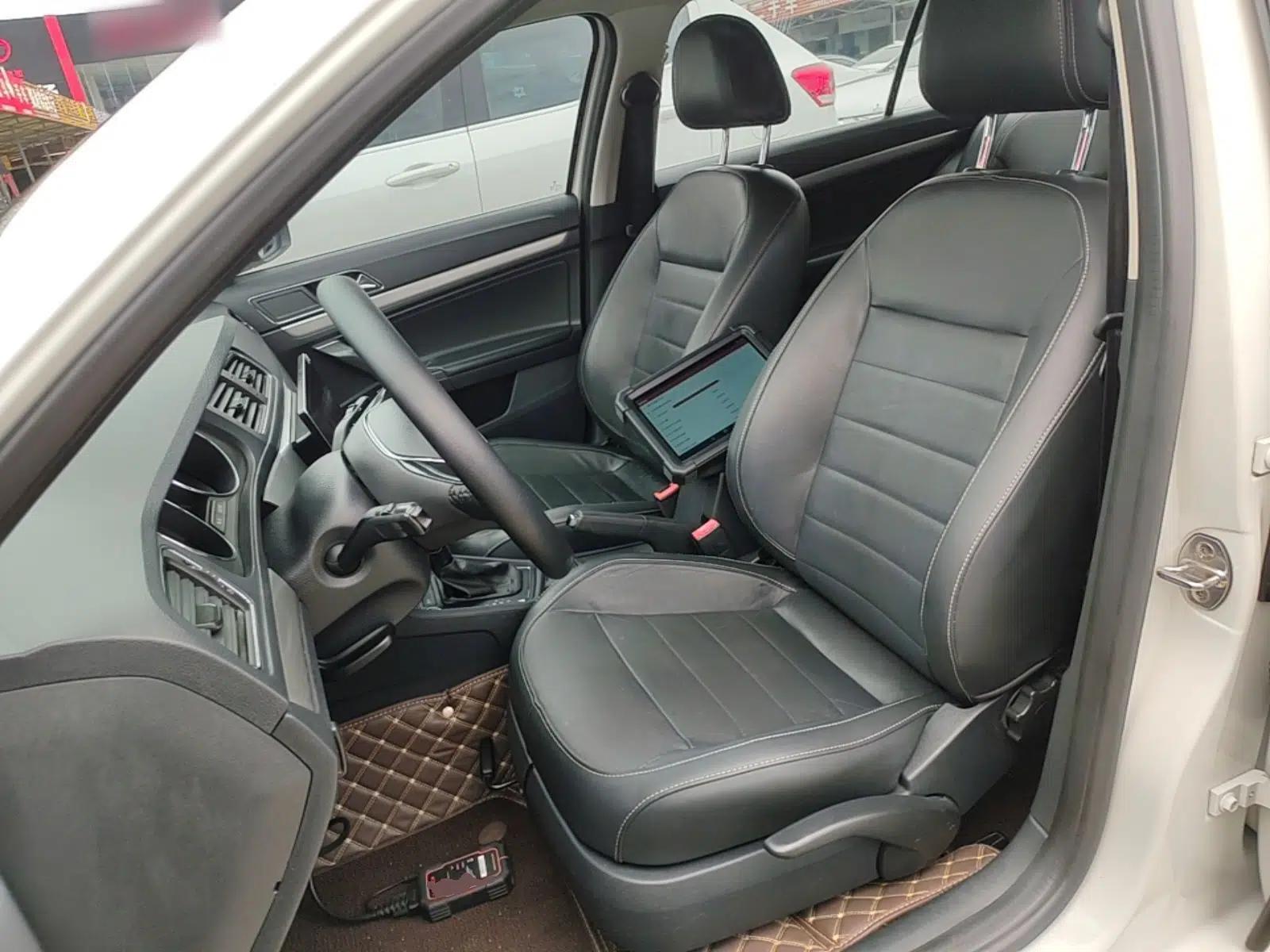 Volkswagen Lavida 2017 1.6L Automatic Comfort Edition — миниатюра 17