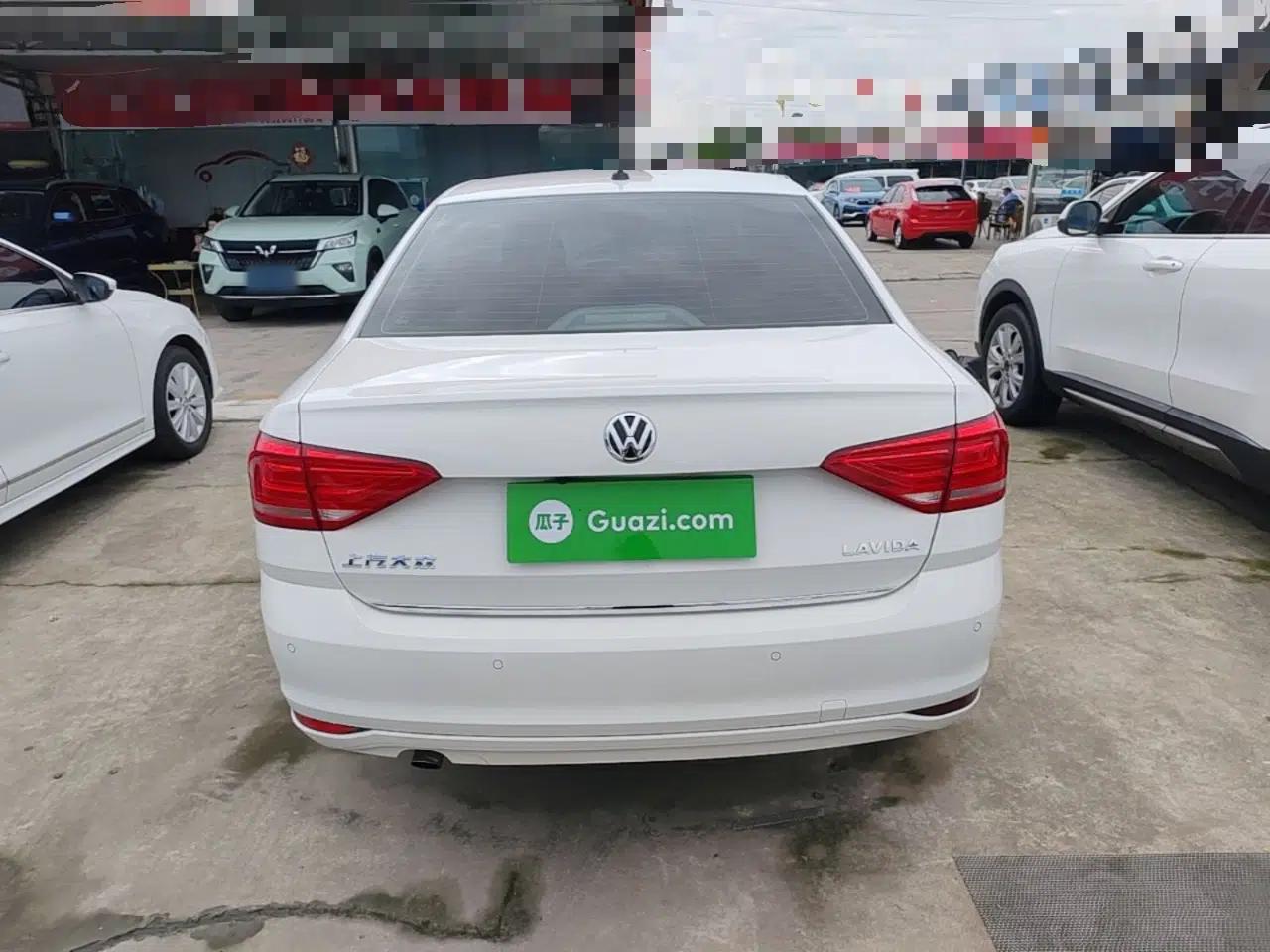 Volkswagen Lavida 2017 1.6L Automatic Comfort Edition — миниатюра 3