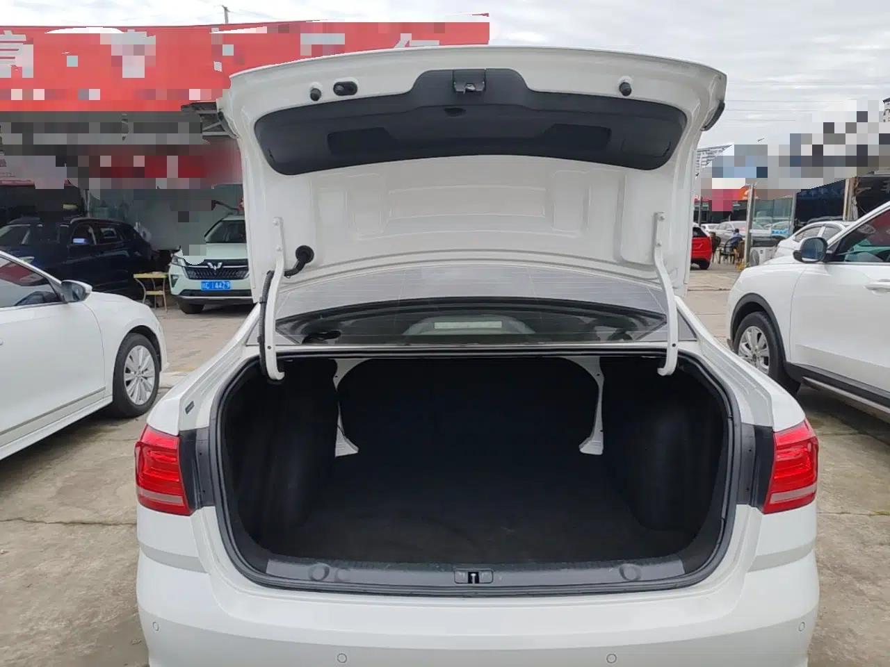 Volkswagen Lavida 2017 1.6L Automatic Comfort Edition — миниатюра 21