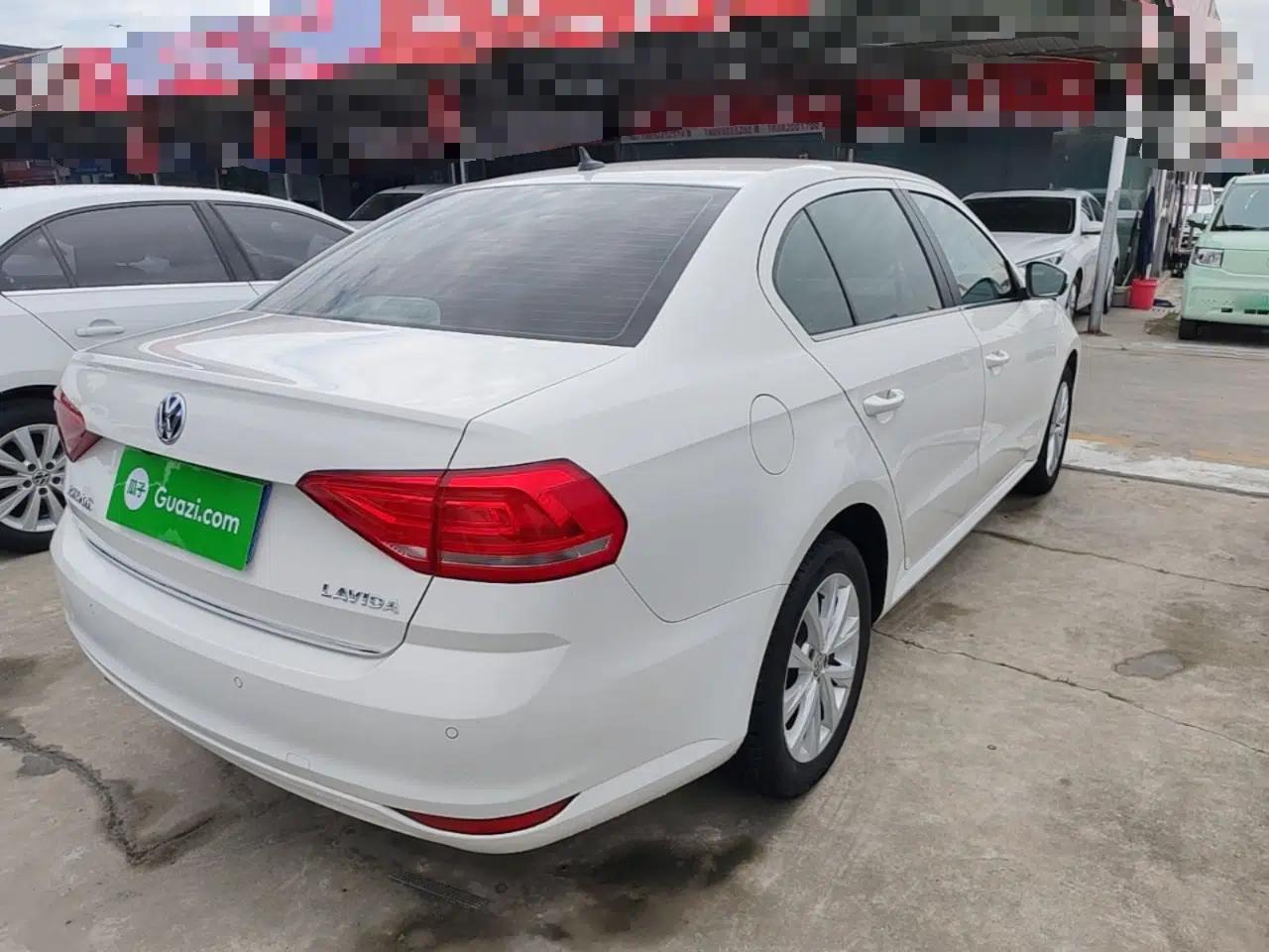 Volkswagen Lavida 2017 1.6L Automatic Comfort Edition — миниатюра 4