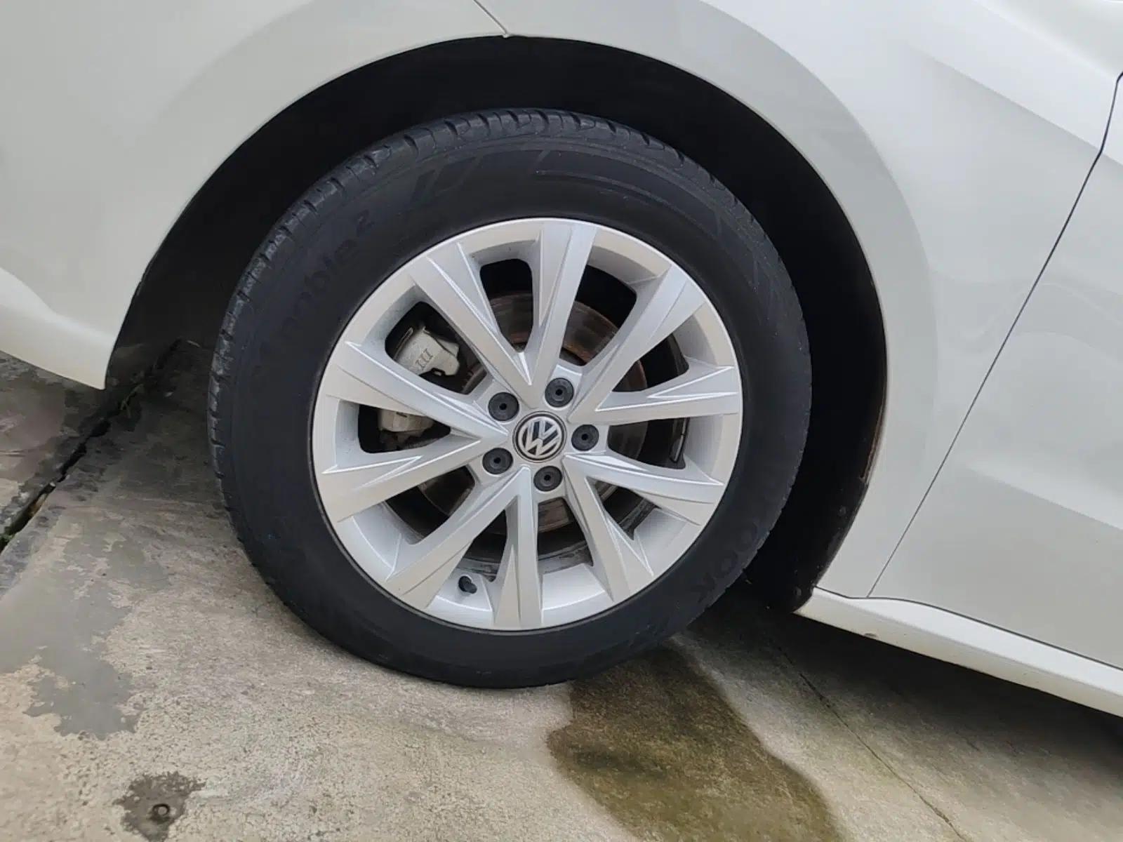 Volkswagen Lavida 2017 1.6L Automatic Comfort Edition — миниатюра 9