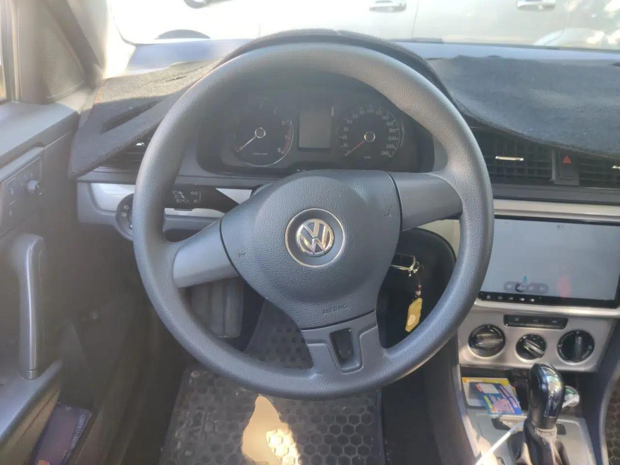 Volkswagen Lavida 2017 1.6L Automatic Comfort Edition — миниатюра 11