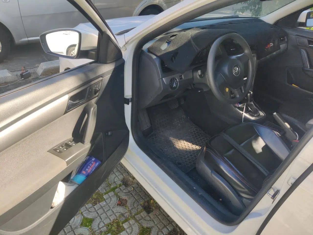 Volkswagen Lavida 2017 1.6L Automatic Comfort Edition — миниатюра 17
