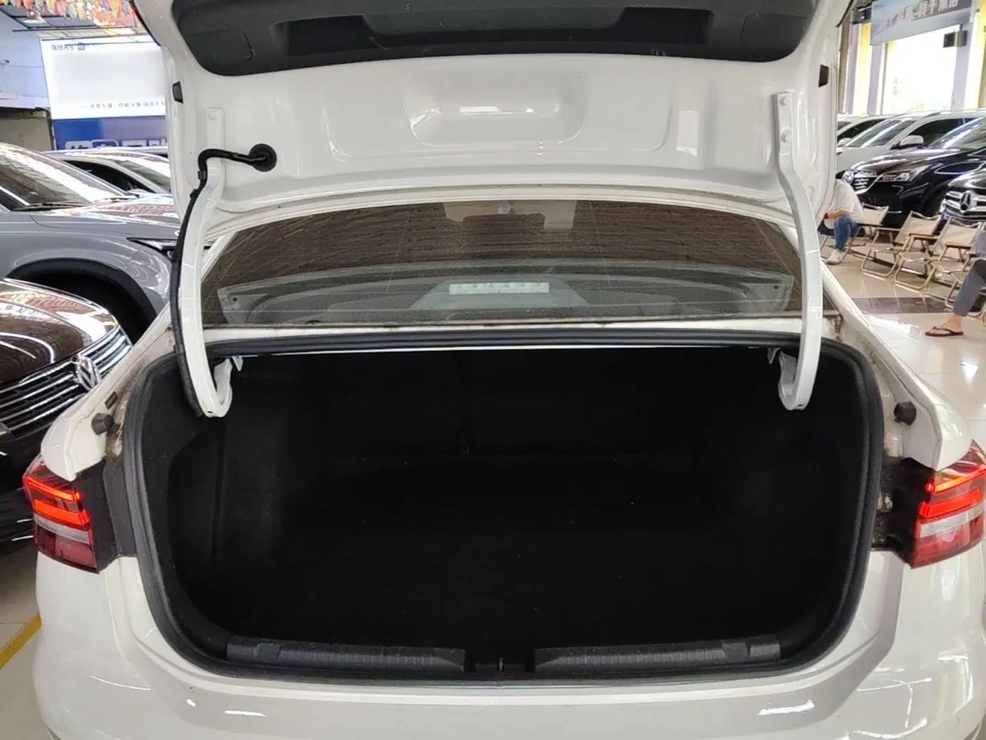 Volkswagen Lavida 2019 1.5L Automatic Comfort Edition China VI Standard — миниатюра 21