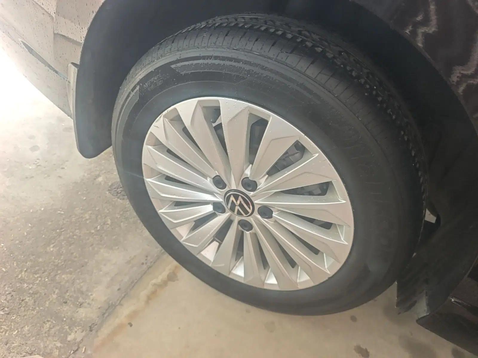 Volkswagen Lavida 2021 1.5L Automatic Vision Edition — миниатюра 10