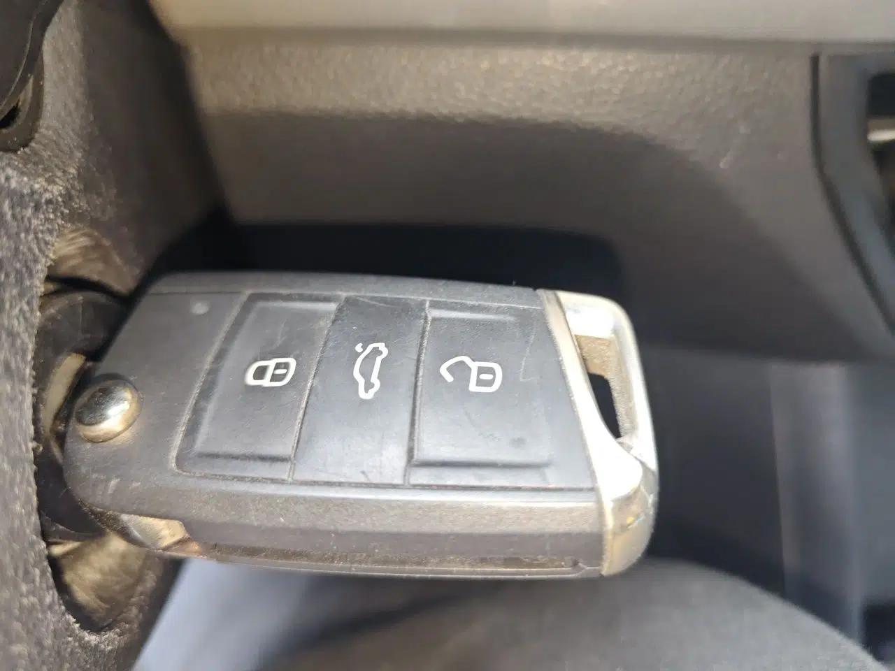 Volkswagen Lavida 2019 1.5L Automatic Comfort Edition China VI Standard — миниатюра 9