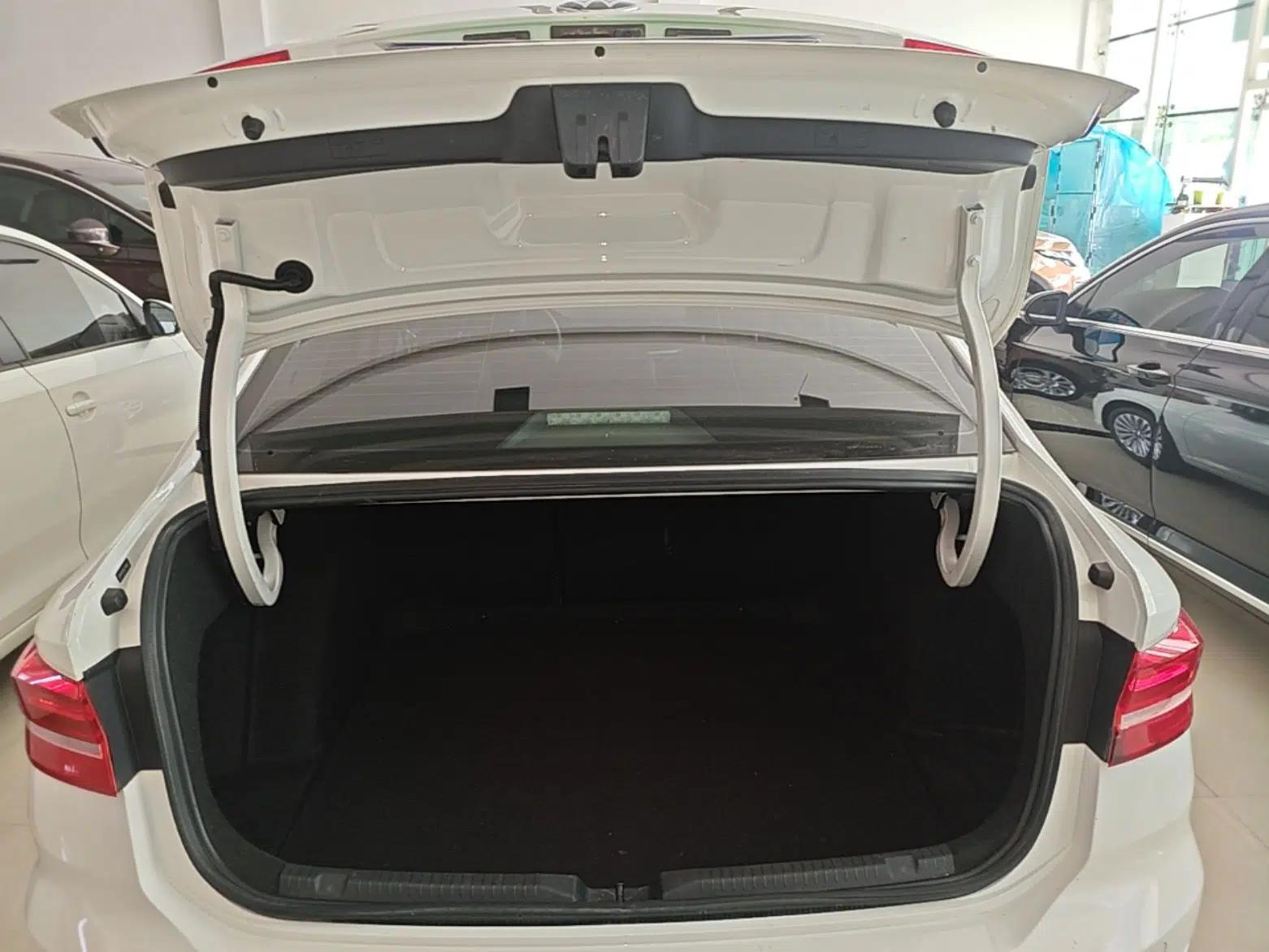 Volkswagen Lavida 2021 1.5L Automatic Vision Edition — миниатюра 22