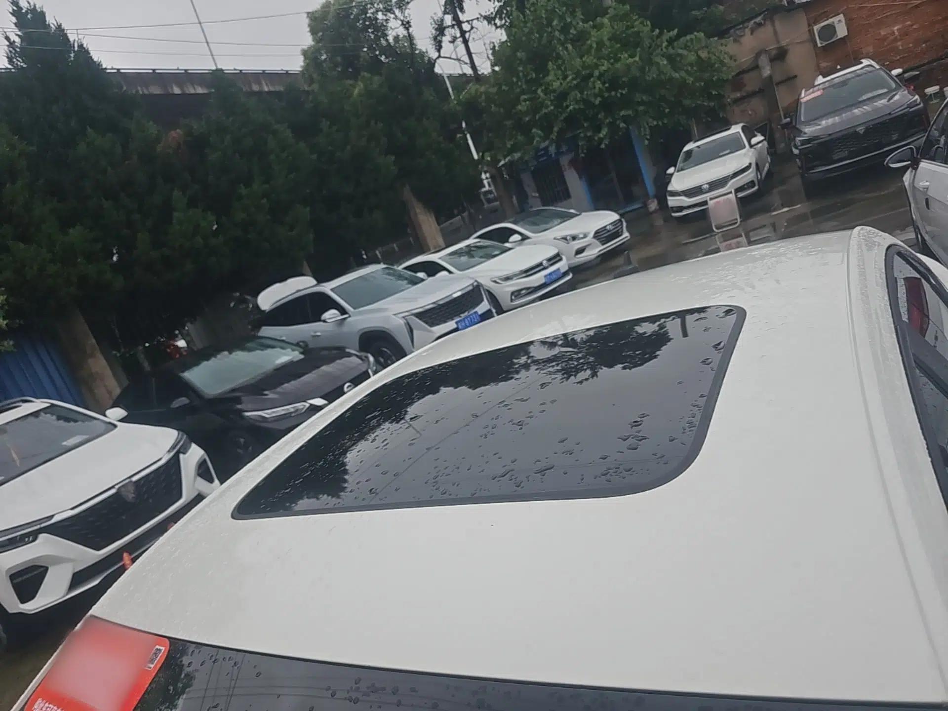 Volkswagen Lavida 2021 1.5L Automatic Comfort Edition — миниатюра 11