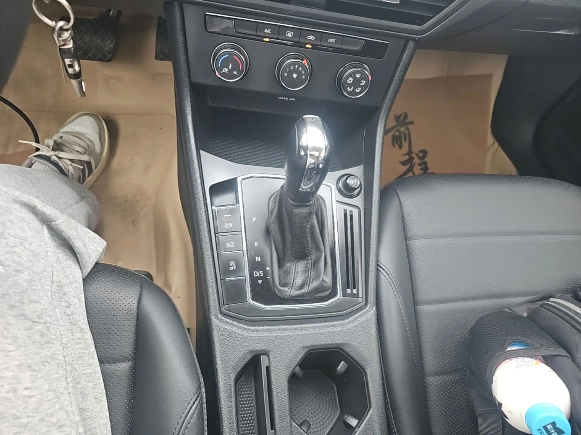 Volkswagen Lavida 2021 1.5L Automatic Comfort Edition — миниатюра 17