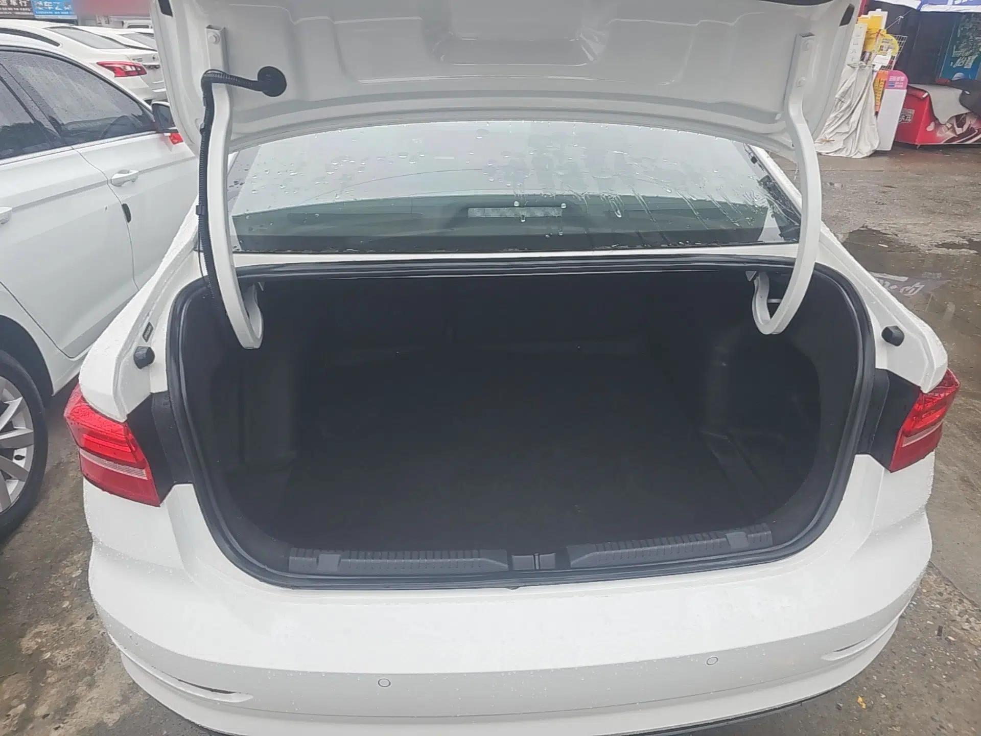 Volkswagen Lavida 2021 1.5L Automatic Comfort Edition — миниатюра 22