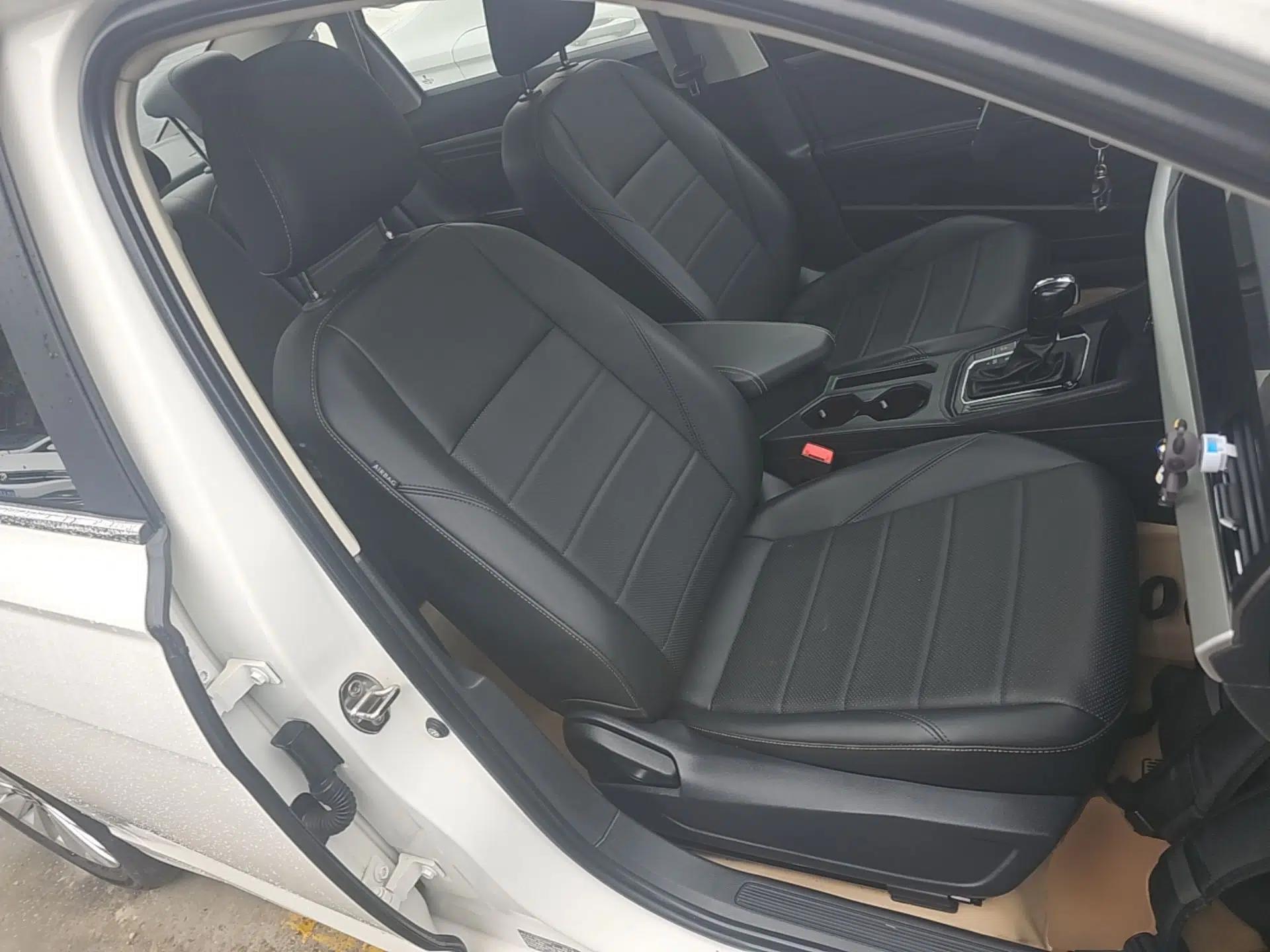 Volkswagen Lavida 2021 1.5L Automatic Comfort Edition — миниатюра 23