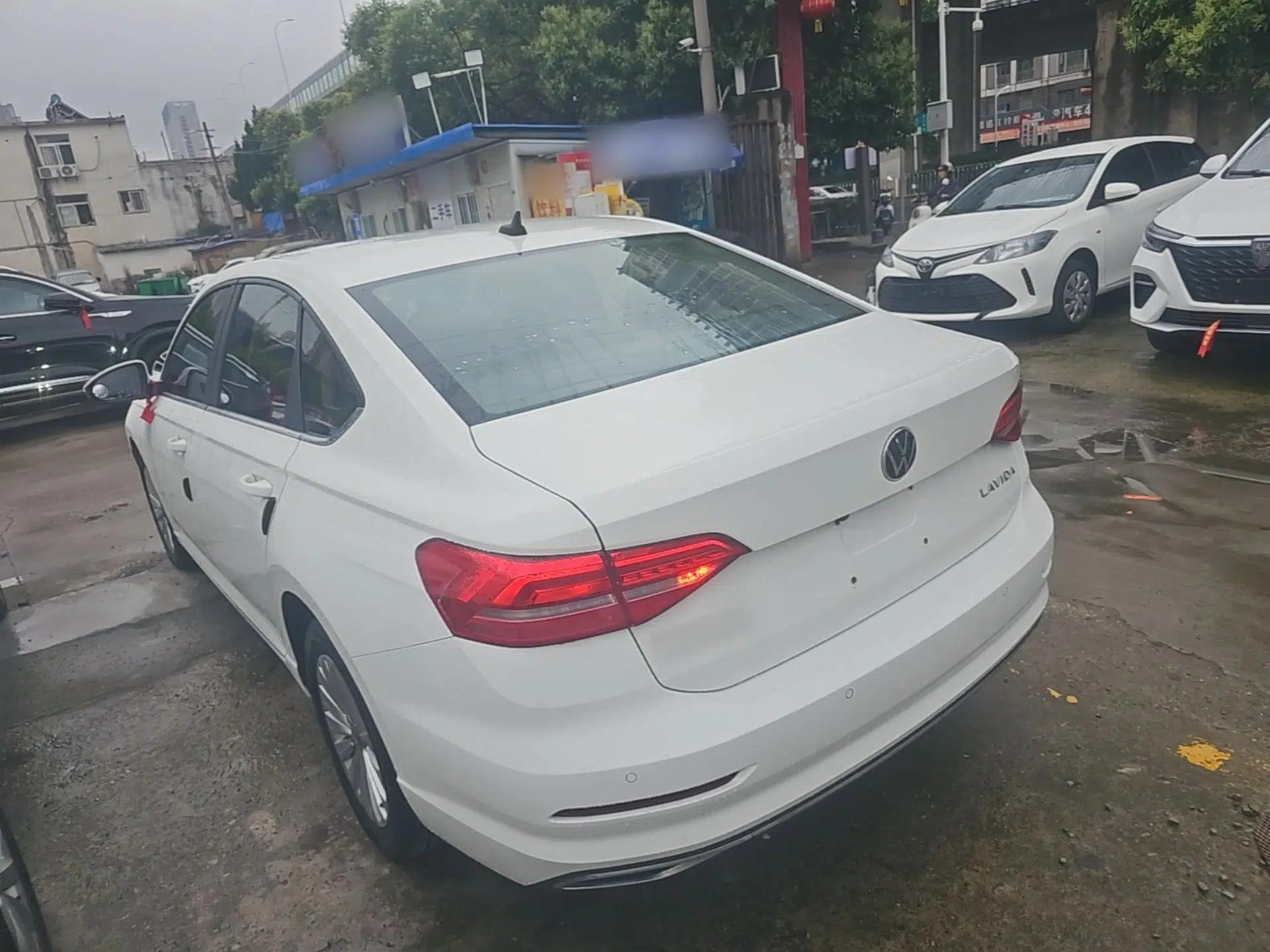 Volkswagen Lavida 2021 1.5L Automatic Comfort Edition — миниатюра 4
