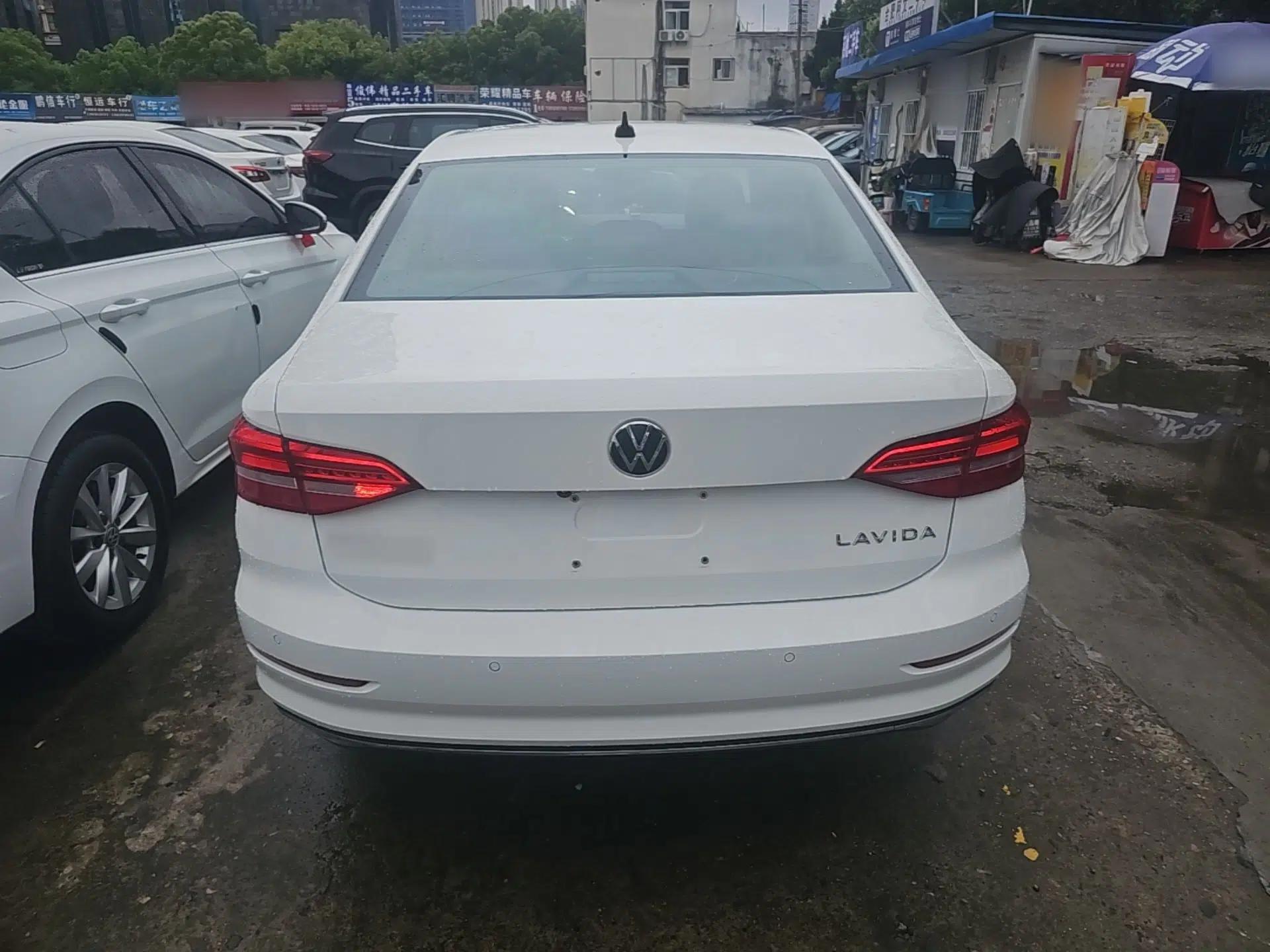 Volkswagen Lavida 2021 1.5L Automatic Comfort Edition — миниатюра 5