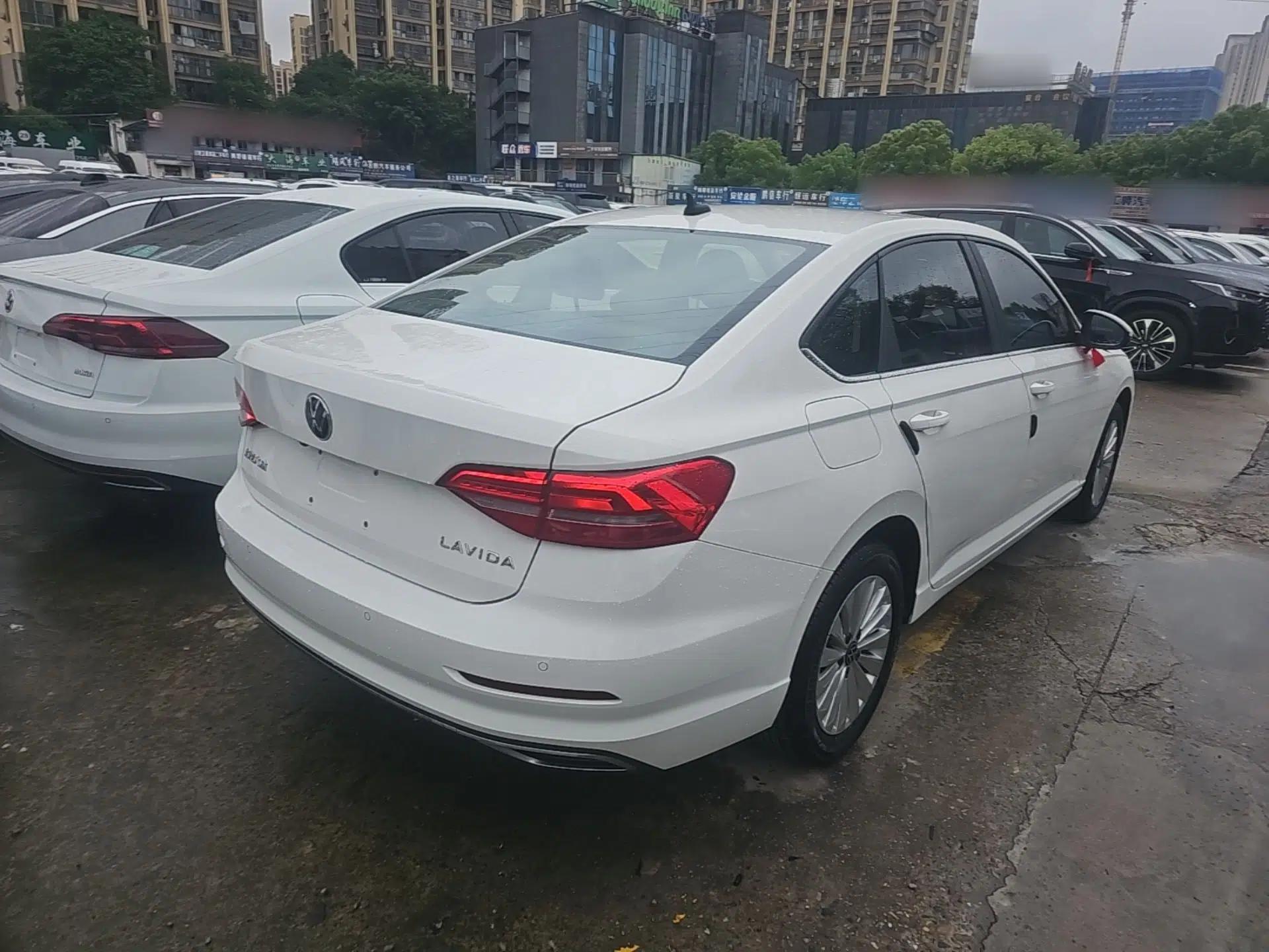 Volkswagen Lavida 2021 1.5L Automatic Comfort Edition — миниатюра 6