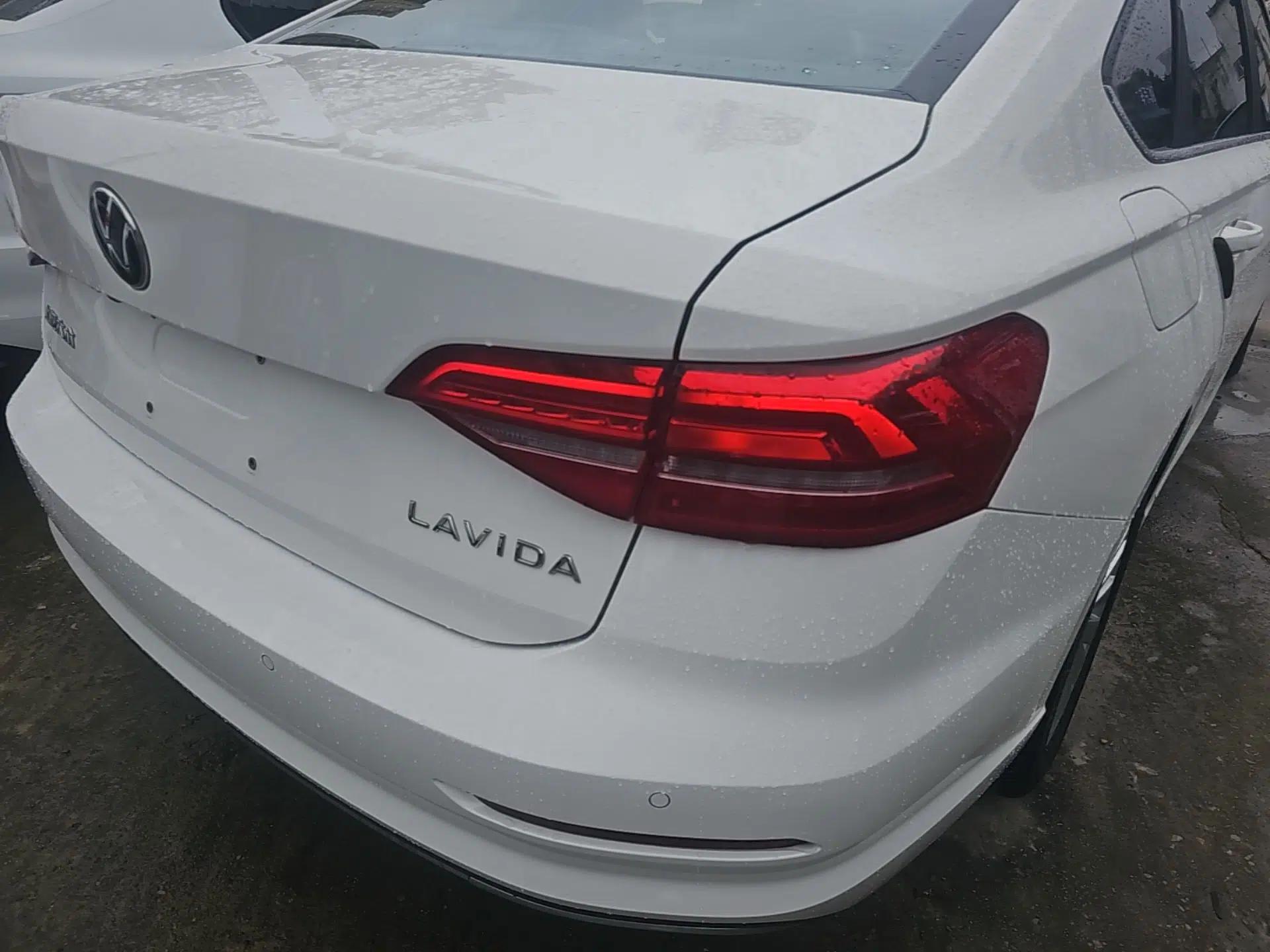 Volkswagen Lavida 2021 1.5L Automatic Comfort Edition — миниатюра 7