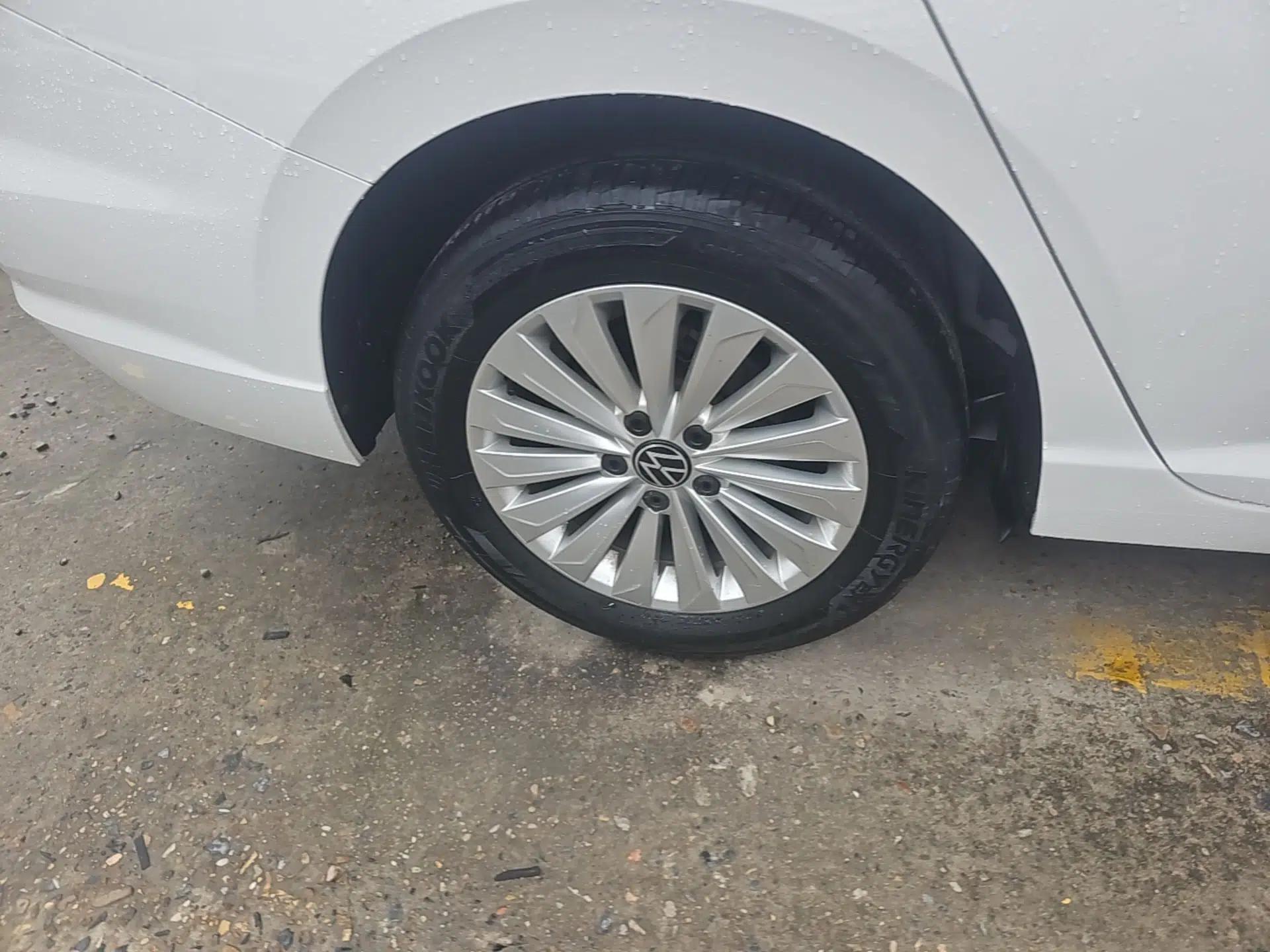 Volkswagen Lavida 2021 1.5L Automatic Comfort Edition — миниатюра 10