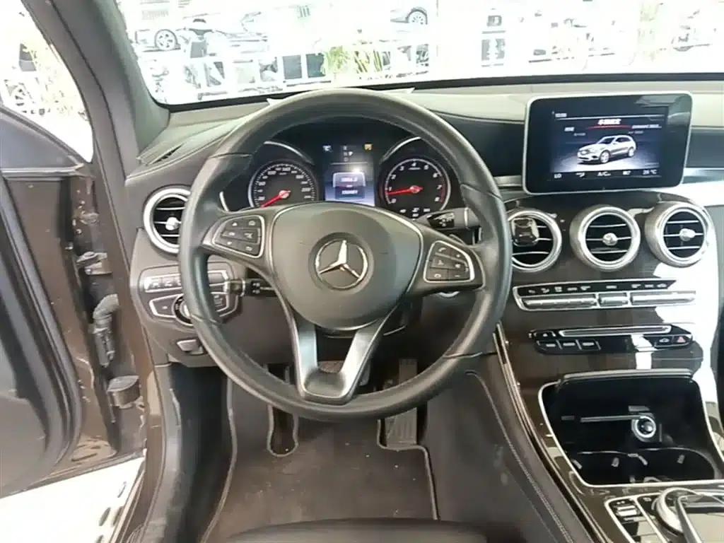 2017 Mercedes-Benz GLC 260 4MATIC Luxury — миниатюра 17