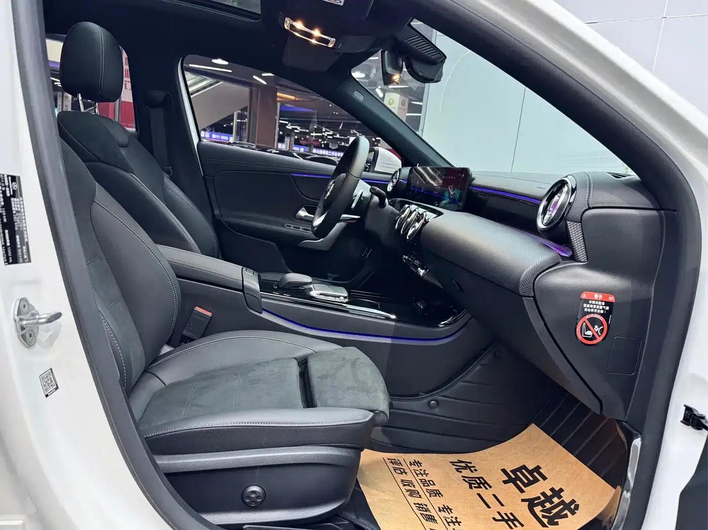 Mercedes-Benz A-Class 2021 A 200 L Sport Sedan Fashion Edition — миниатюра 17