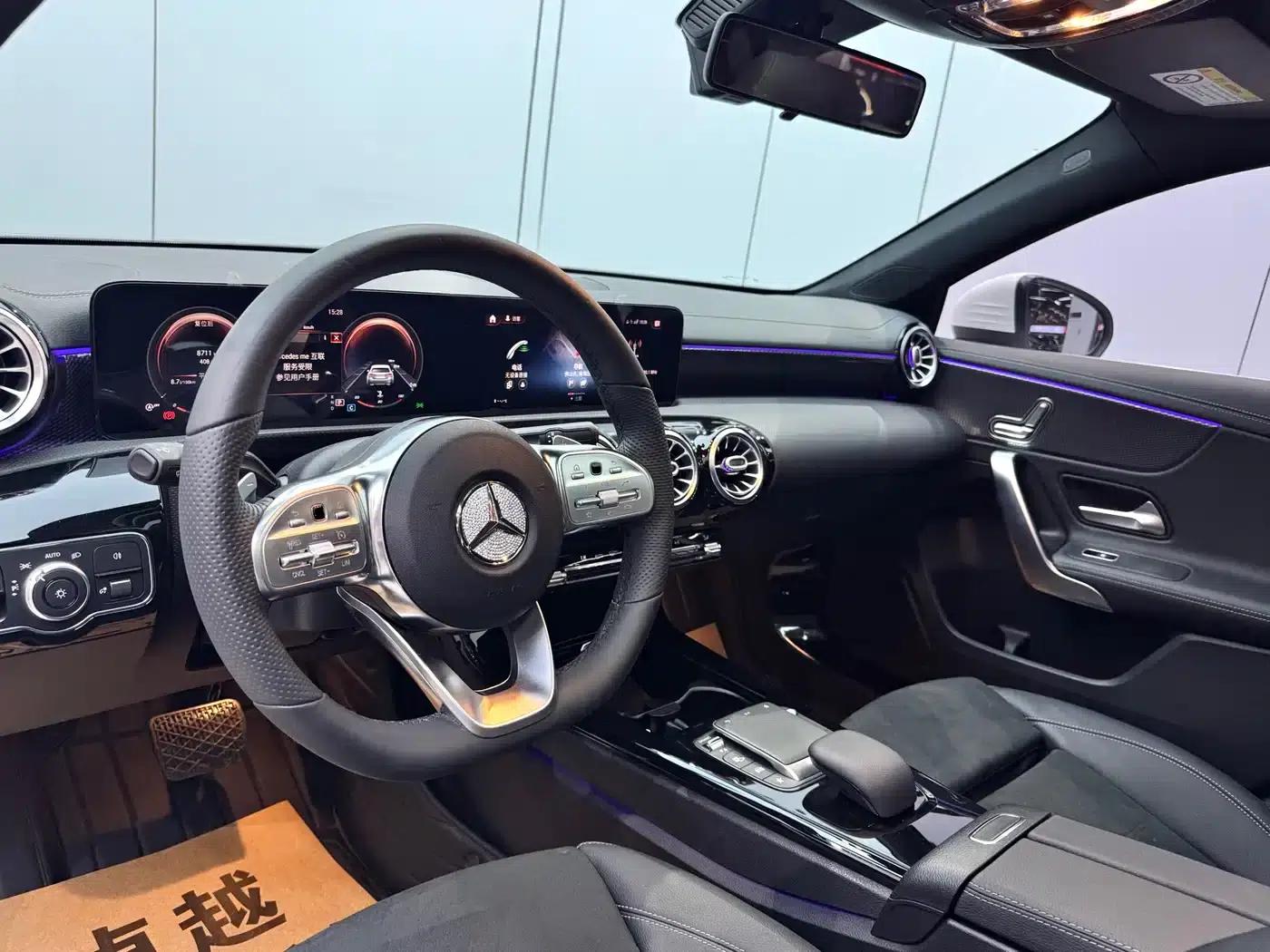 Mercedes-Benz A-Class 2021 A 200 L Sport Sedan Fashion Edition — миниатюра 8