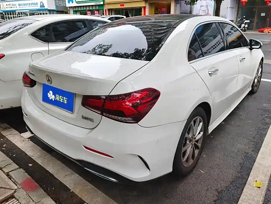 Mercedes-Benz A-Class 2021 A 200 L Sport Sedan Fashion Edition — миниатюра 3