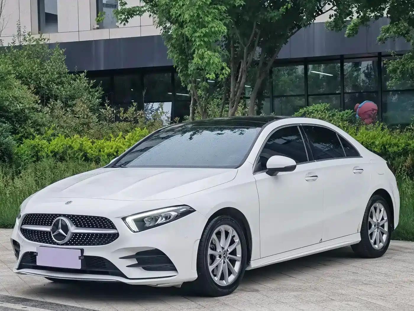 Mercedes-Benz A-Class 2022 Facelift A 200 L Sport Sedan Fashion Model — миниатюра 1
