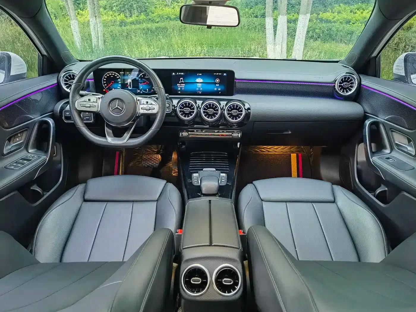 Mercedes-Benz A-Class 2022 Facelift A 200 L Sport Sedan Fashion Model — миниатюра 11