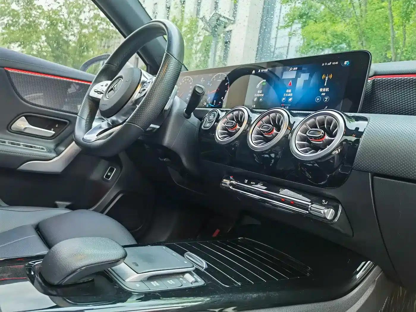 Mercedes-Benz A-Class 2022 Facelift A 200 L Sport Sedan Fashion Model — миниатюра 10