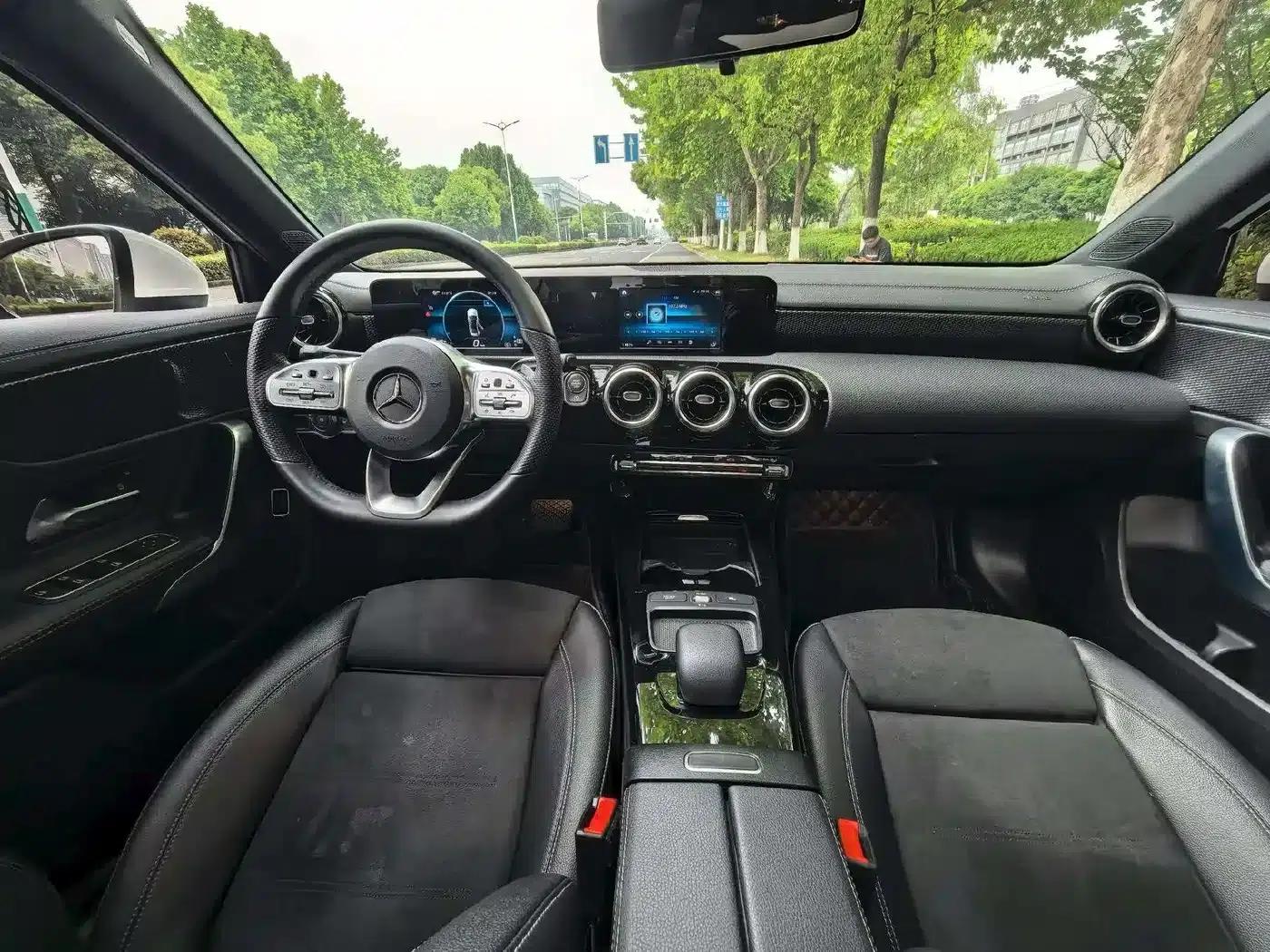 2019 Mercedes-Benz A-Class A 180 L Sport Sedan — миниатюра 4