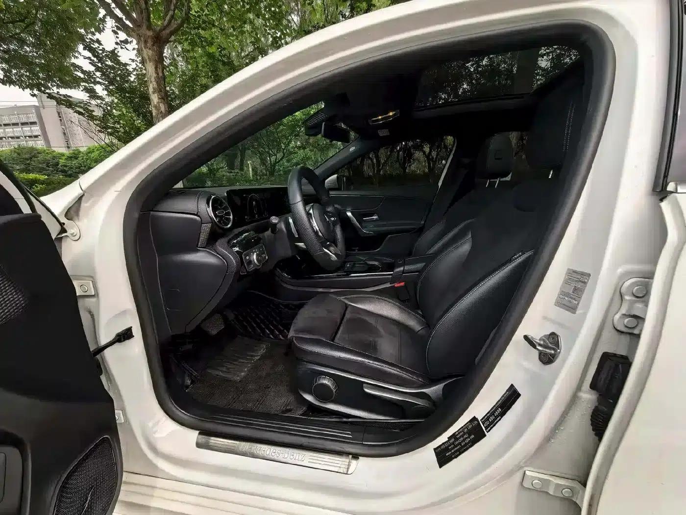 2019 Mercedes-Benz A-Class A 180 L Sport Sedan — миниатюра 7