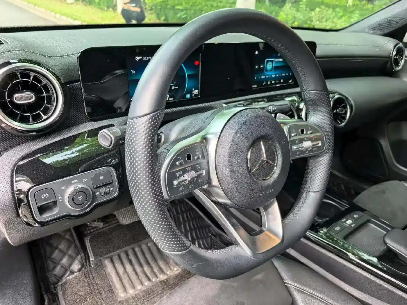 2019 Mercedes-Benz A-Class A 180 L Sport Sedan — миниатюра 9