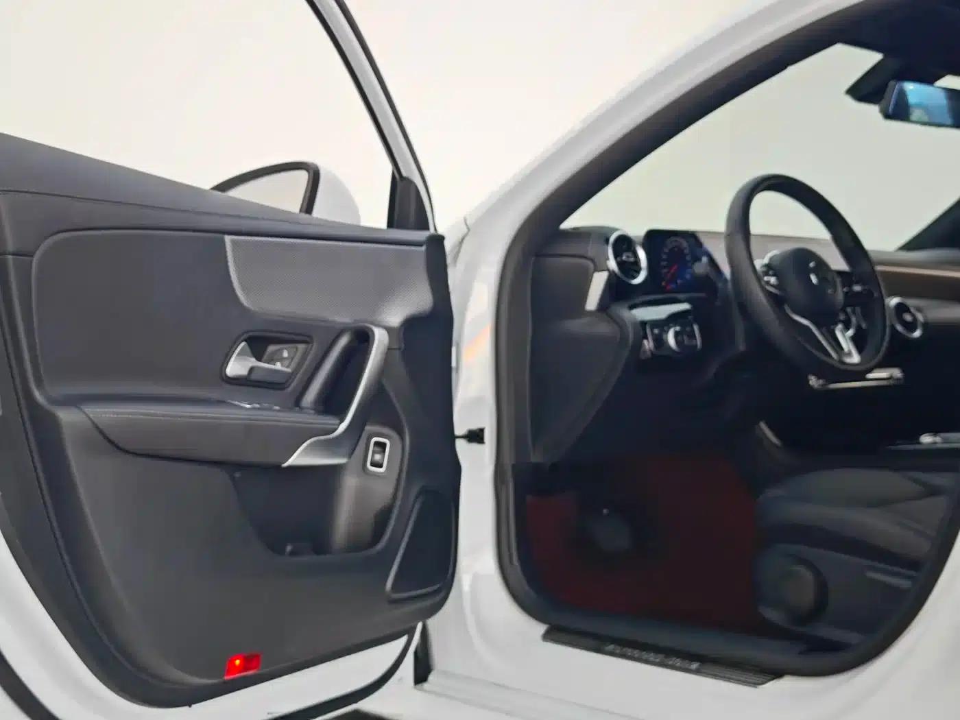 Mercedes-Benz A-Class 2021 Facelift A 180 L Sport Sedan — миниатюра 12