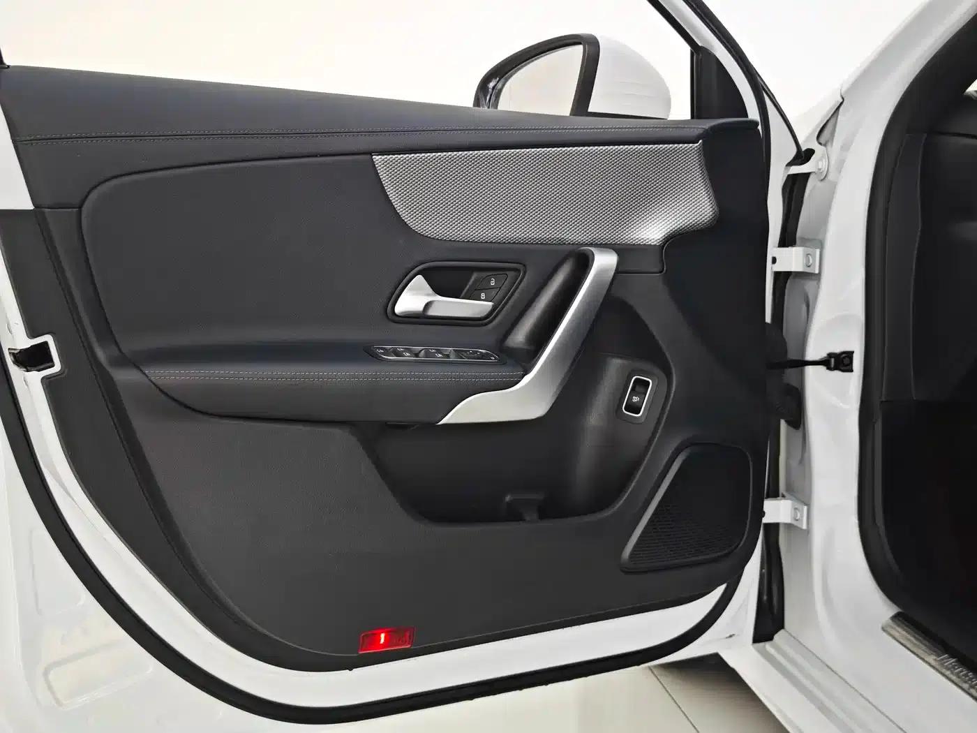 Mercedes-Benz A-Class 2021 Facelift A 180 L Sport Sedan — миниатюра 13