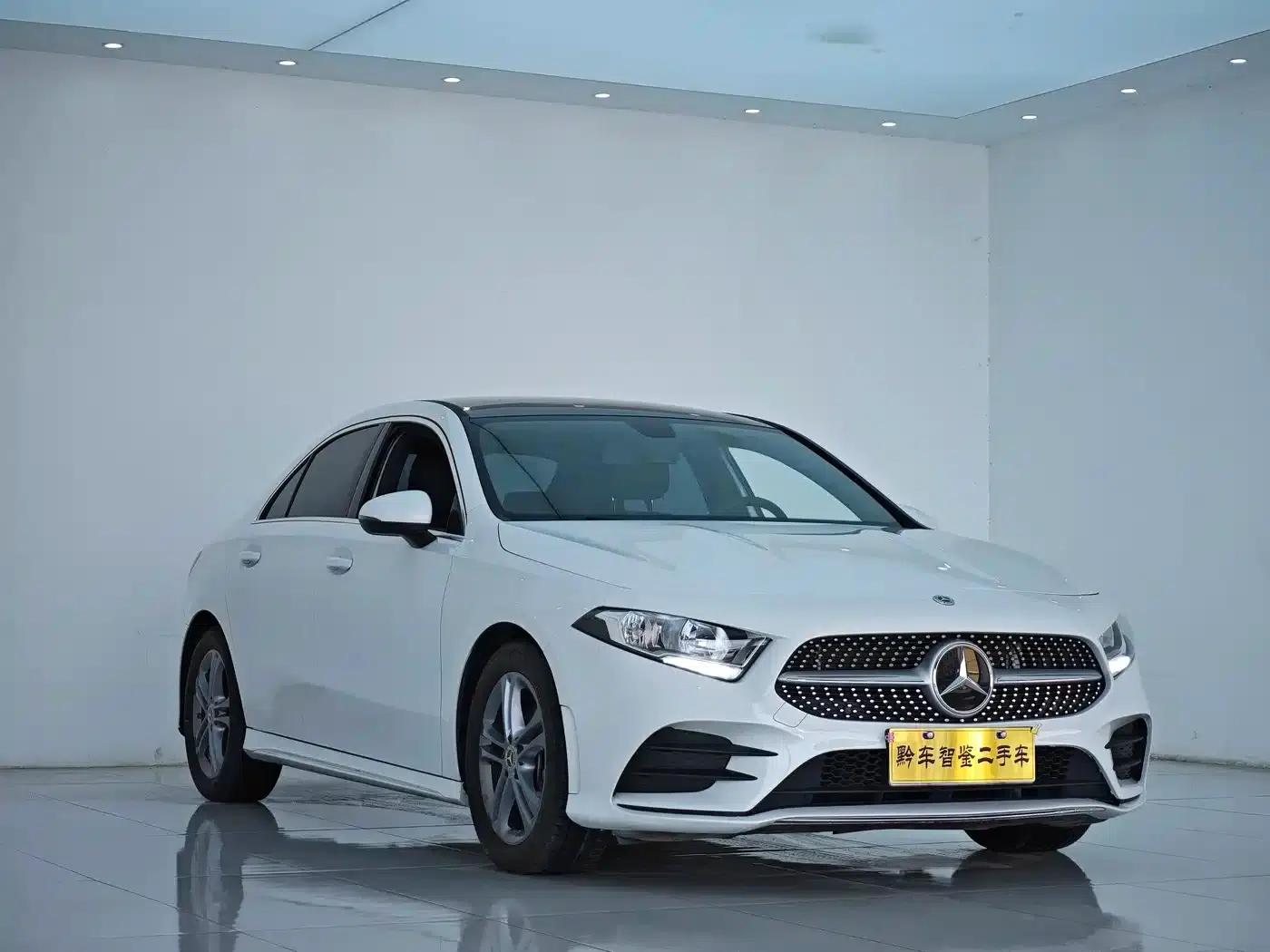 Mercedes-Benz A-Class 2021 Facelift A 180 L Sport Sedan — миниатюра 3
